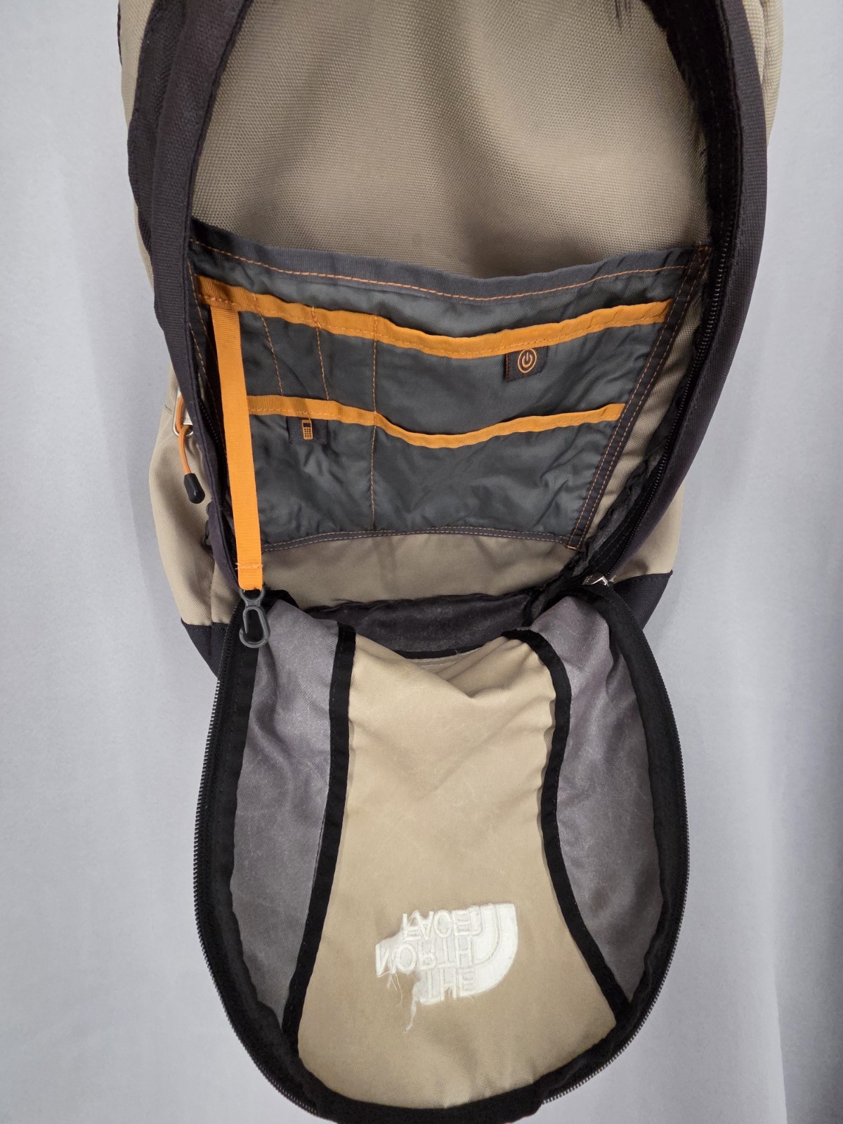 The North Face VAULT Beige Gray Large 19″ Backpack Travel Outdoor Hicking Sport