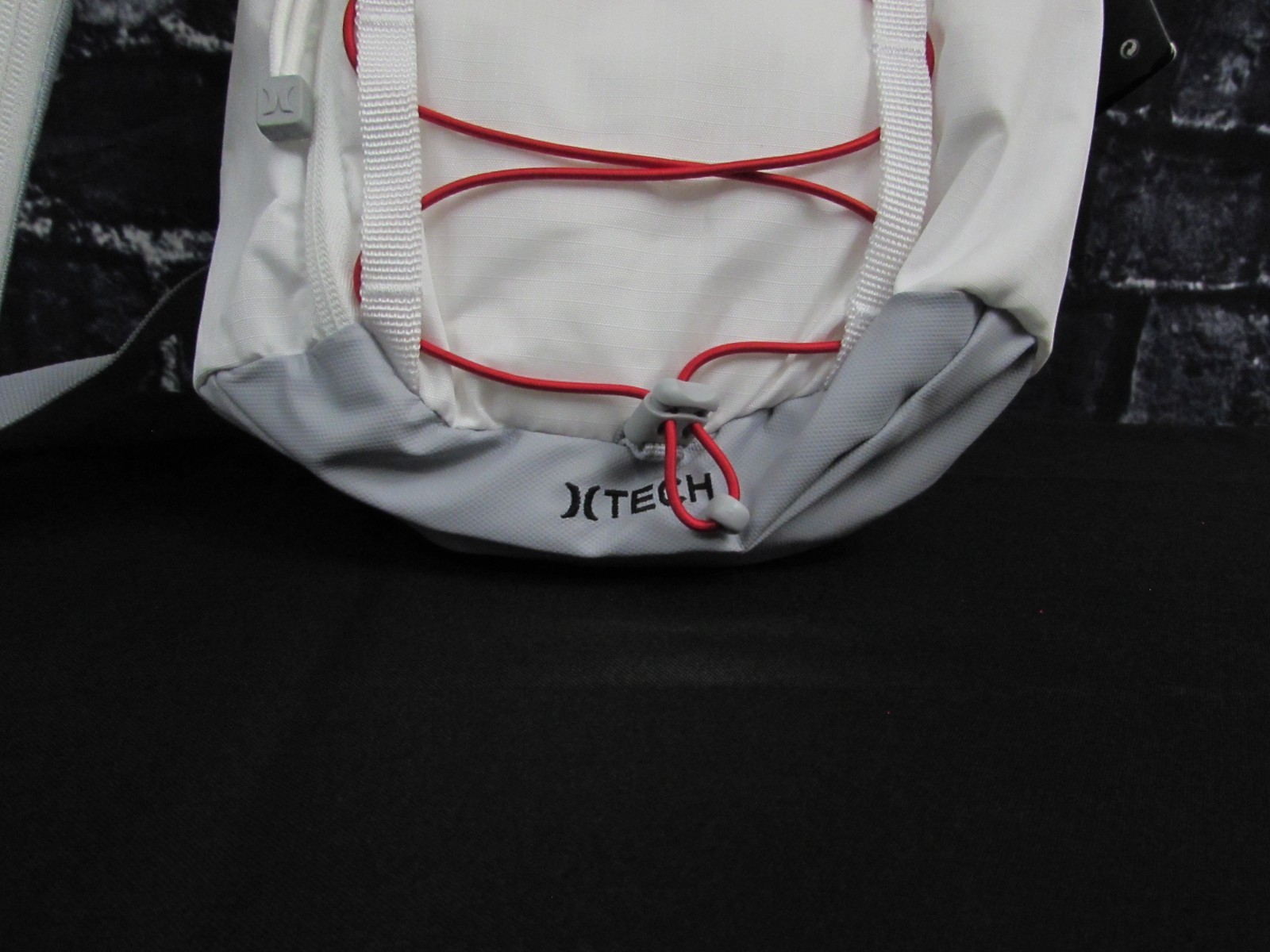 Hurley TECH Terrain Sling Bag Water Bottle Pocket Adjustable Shoulder Strap NEW.