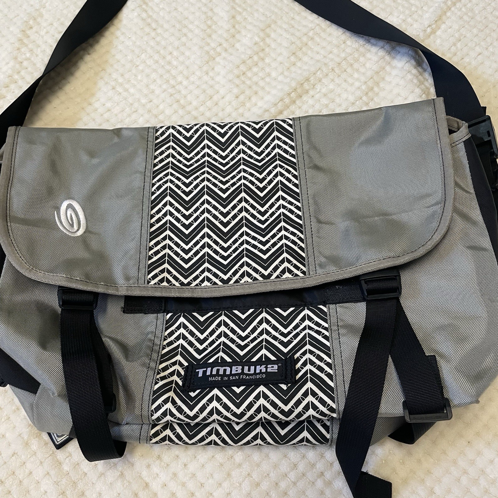 Timbuk2 Messenger Laptop Bag Grey With Chevron Print