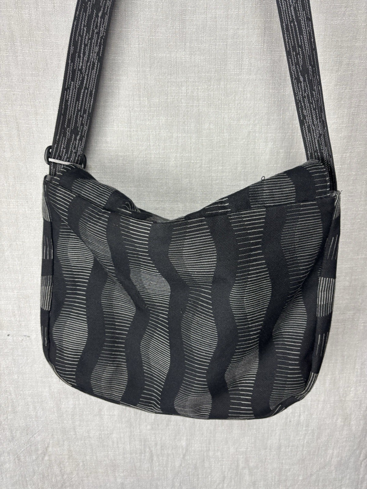 Maruca Handmade Messenger Bag Abstract Pattern Shoulder Strap Black Gray
