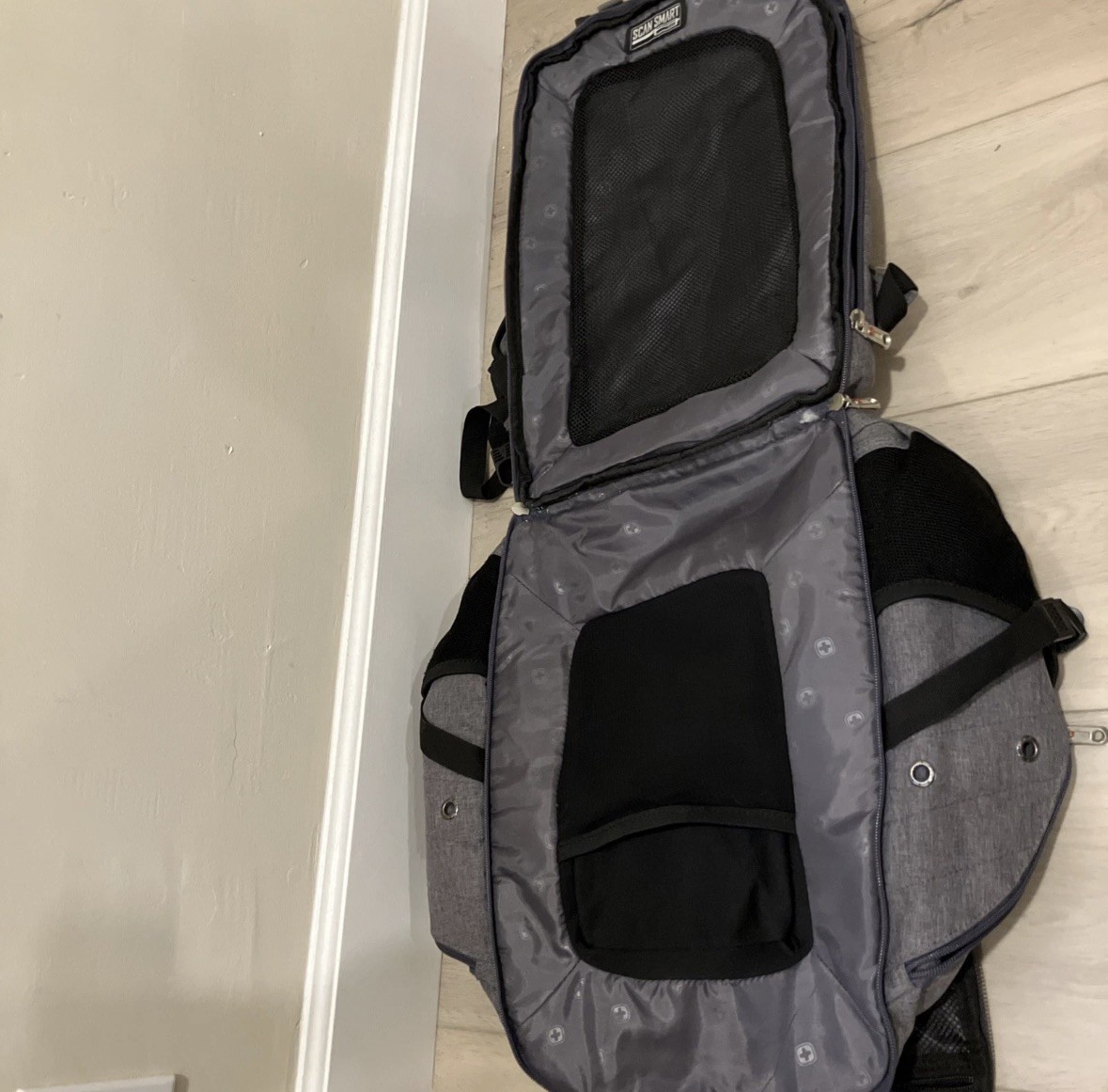 Swiss Gear 1900 Scansmart TSA 17-Inch Laptop Backpack, Grey Heather, Airflow
