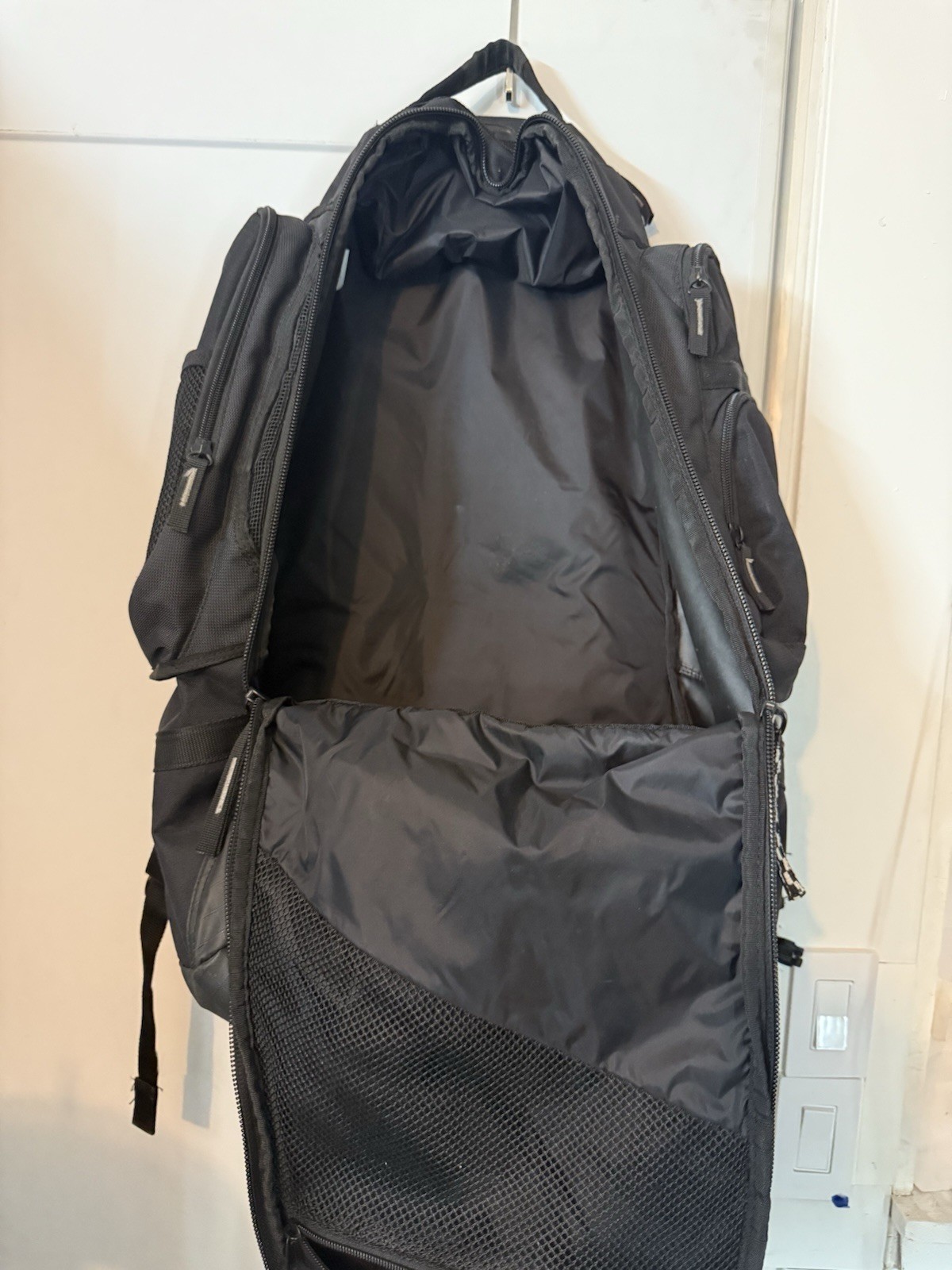 Nike Lacrosse XL Backpack Face Off Pockets Zippers Compartments Adj Straps BIG!
