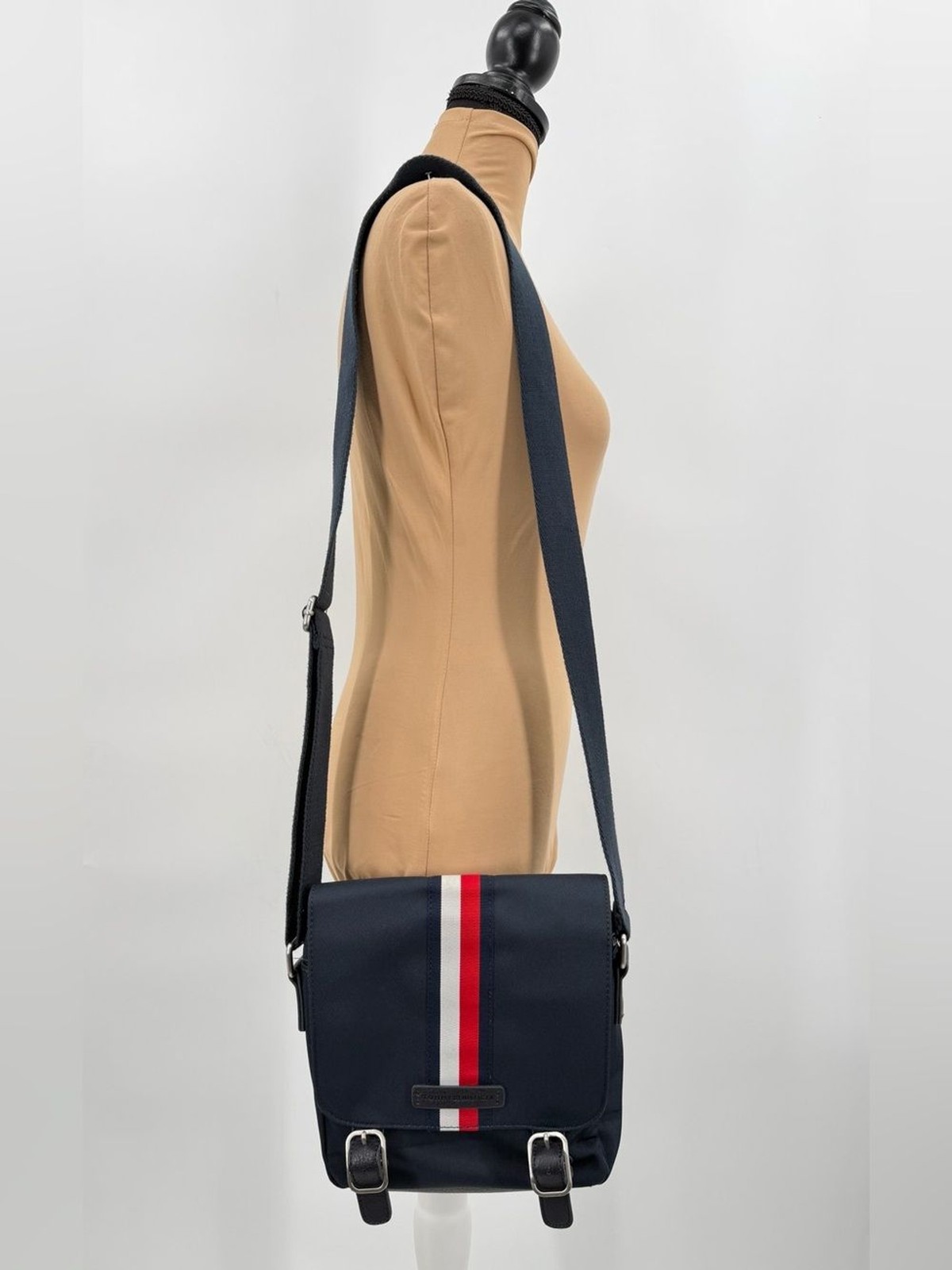 Tommy Hilfiger Men’s Navy Messenger crossbody Bag Travel everyday work casual