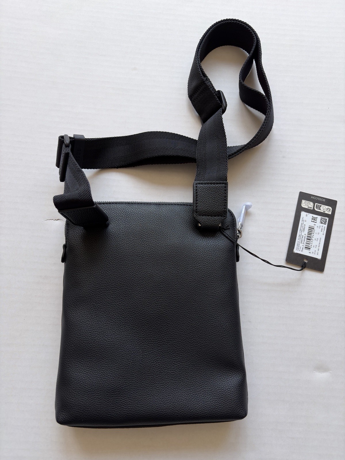 HUGO BOSS RHAE ENVELOPE BAG IN BLACK.