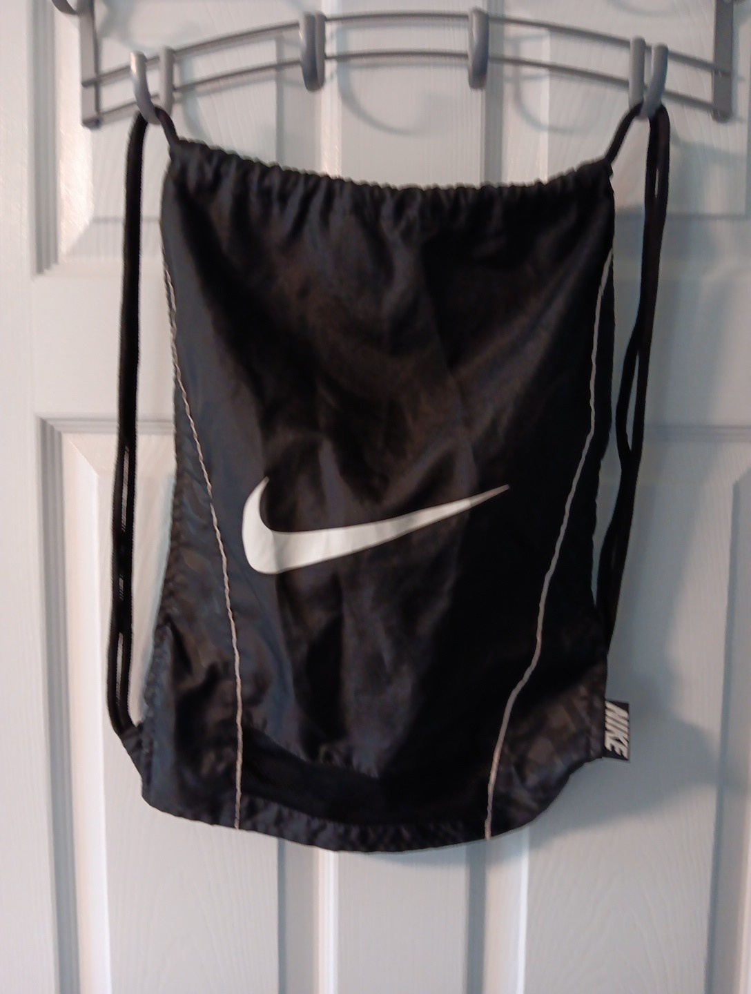 Nike Bag Drawstring Football Black & White Shoe Cleat/Gym Bag 19 x 14 vented