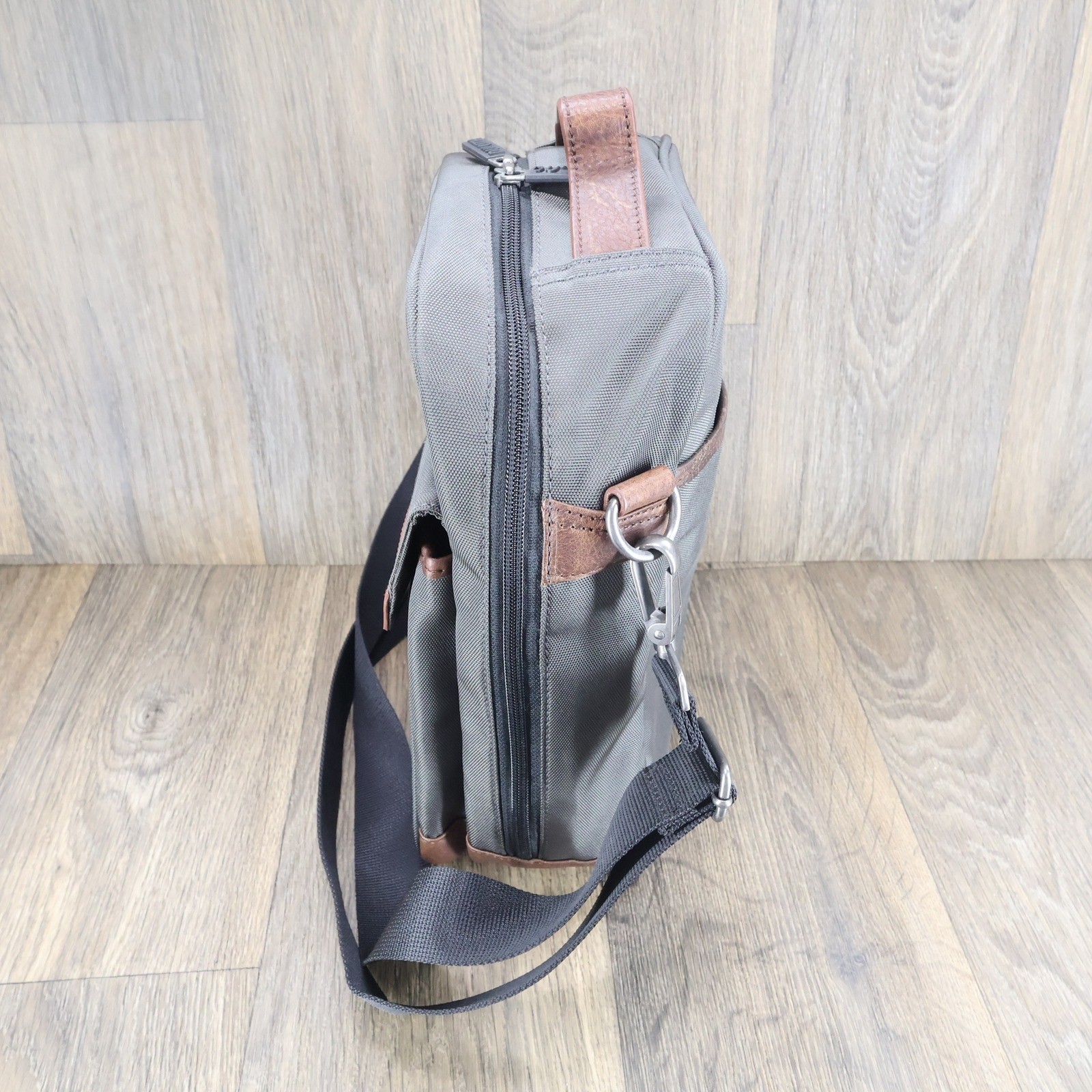 Duluth Trading Co Gray Ballistic Nylon Crossbody Messenger Bag Leather Trim