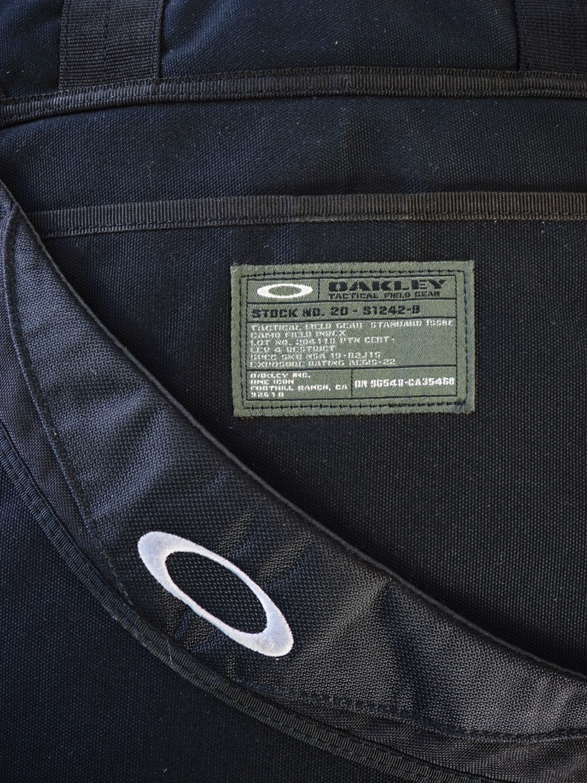 Oakley SI Tactical Field Gear Vertical Large Crossbody Laptop Bag Black