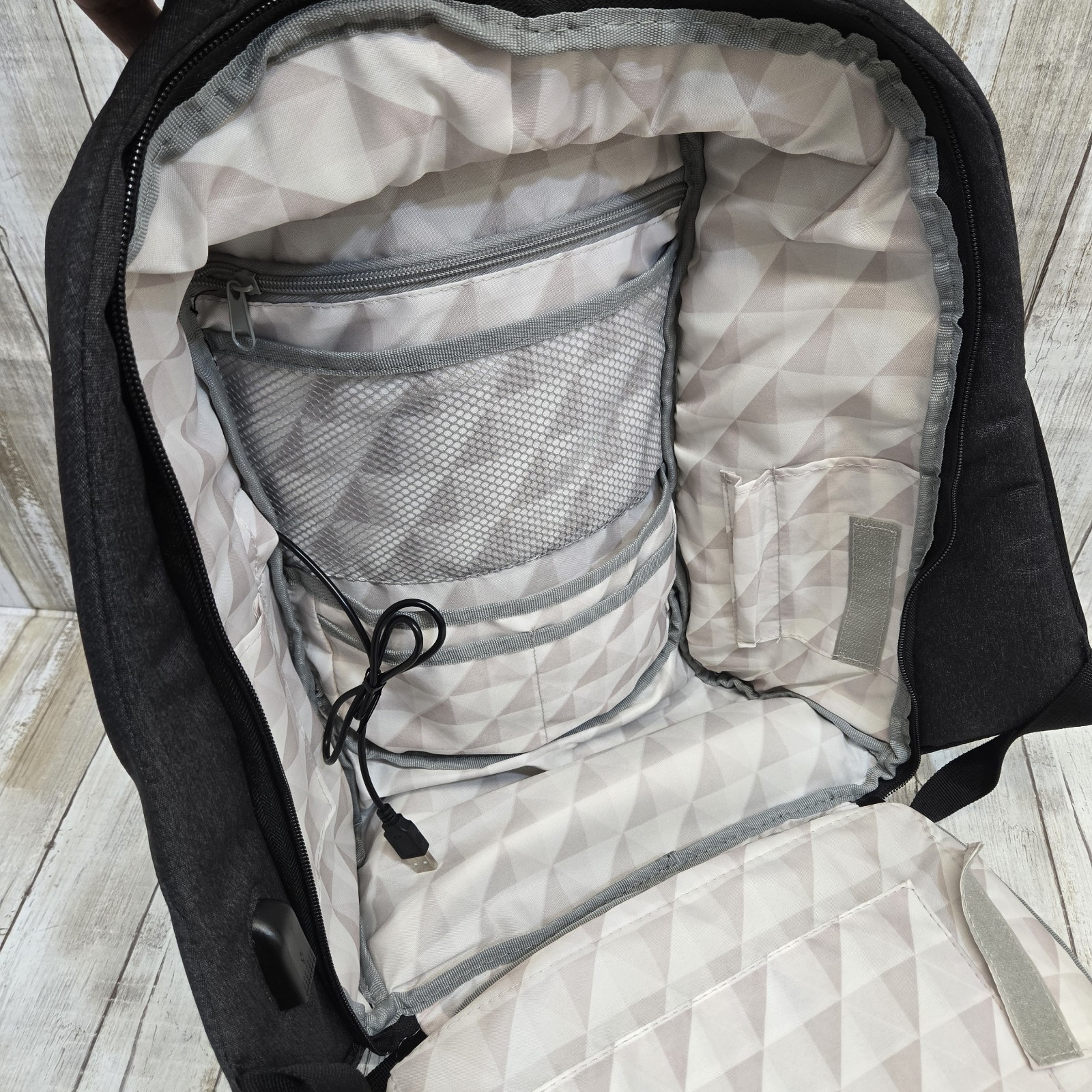 Leeds Zoom Backpack Charcoal Gray Padded Media Cable Laptop NWT