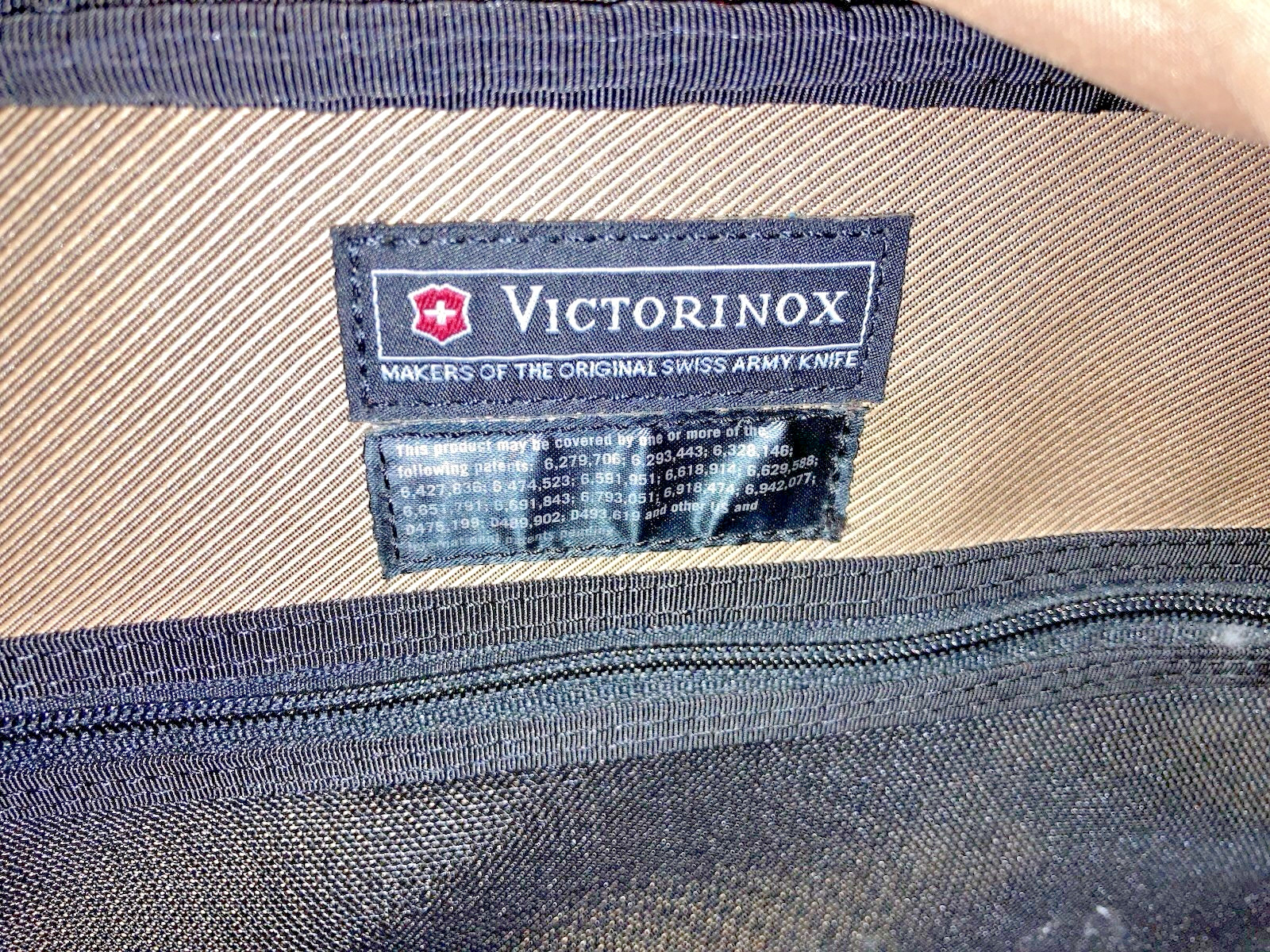 Victorinox Red Canvas Duffle Bag Luggage Carrier Zip Pockets Detachable Strap