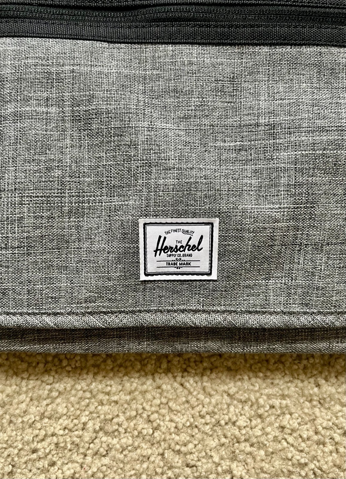 NWT HERSCHEL Messenger Bag Crossbody Grade Mid-Volume Raven Crosshatch Gray 11″