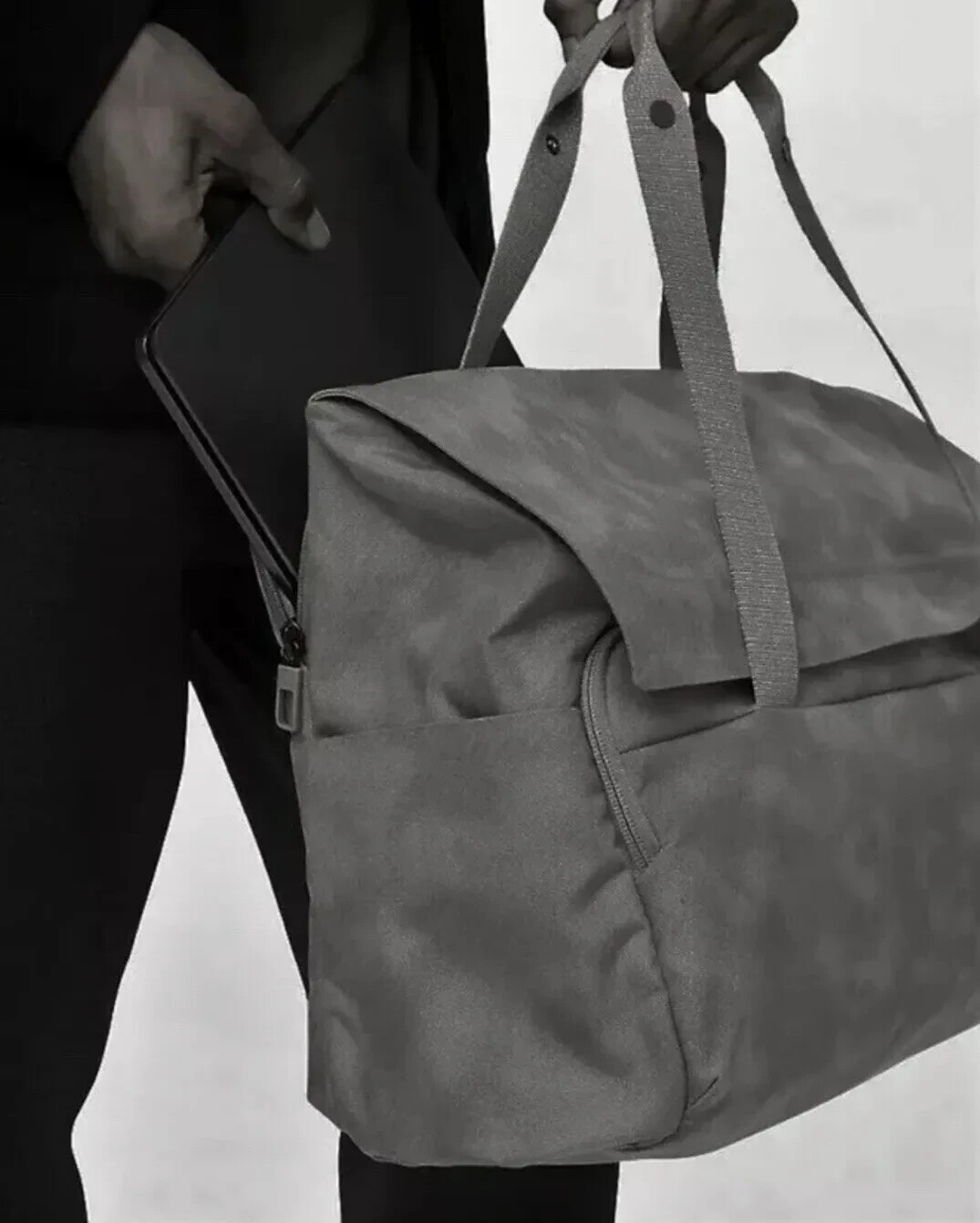Lululemon Early Embark Large Duffel Messenger Laptop Computer Bag Nylon
