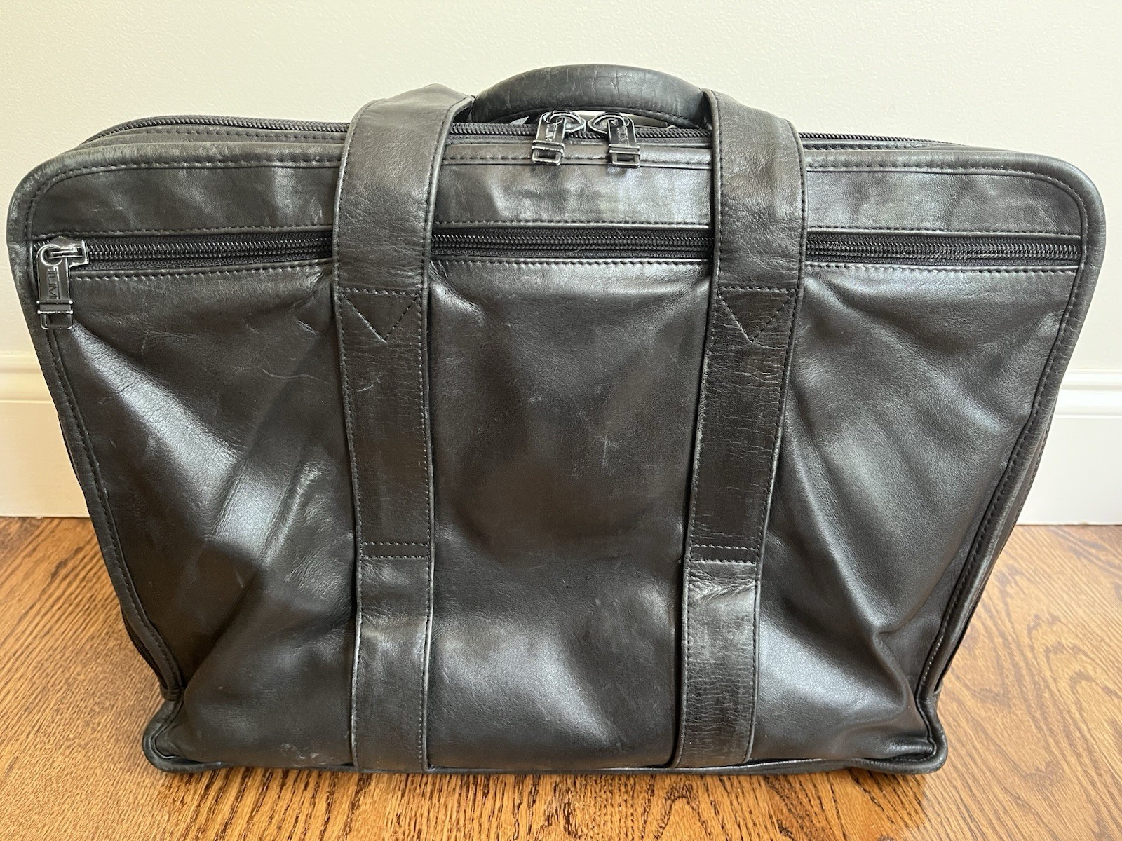 Vtg TUMI Vintage Expandable Leather Organizer Laptop Large Briefcase – Black