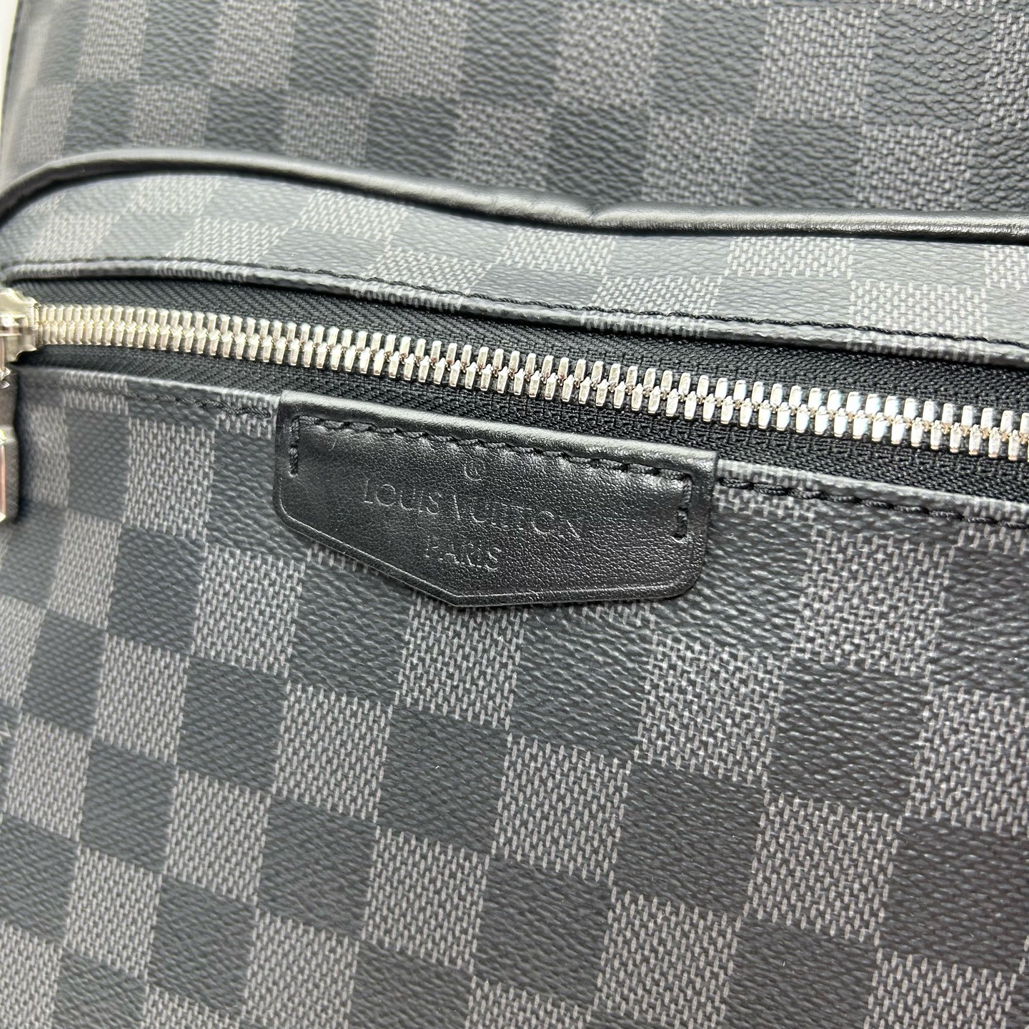 Louis Vuitton Pre-Owned Authentic Josh Backpack Black N40365 30x40x12cm