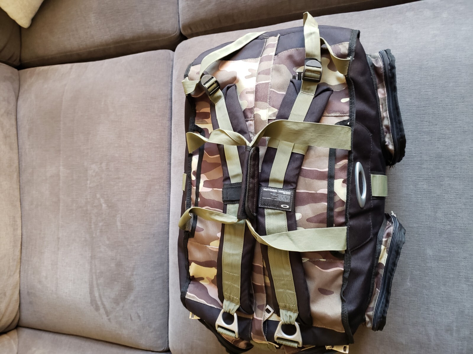 Oakley Tactical Field Gear Duffle Bag Backpack Camo Black – Great Condition!