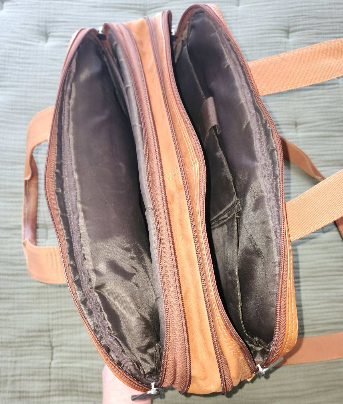 Kenneth Cole Reaction Leather Laptop Briefcase Messenger Bag Tan Brown
