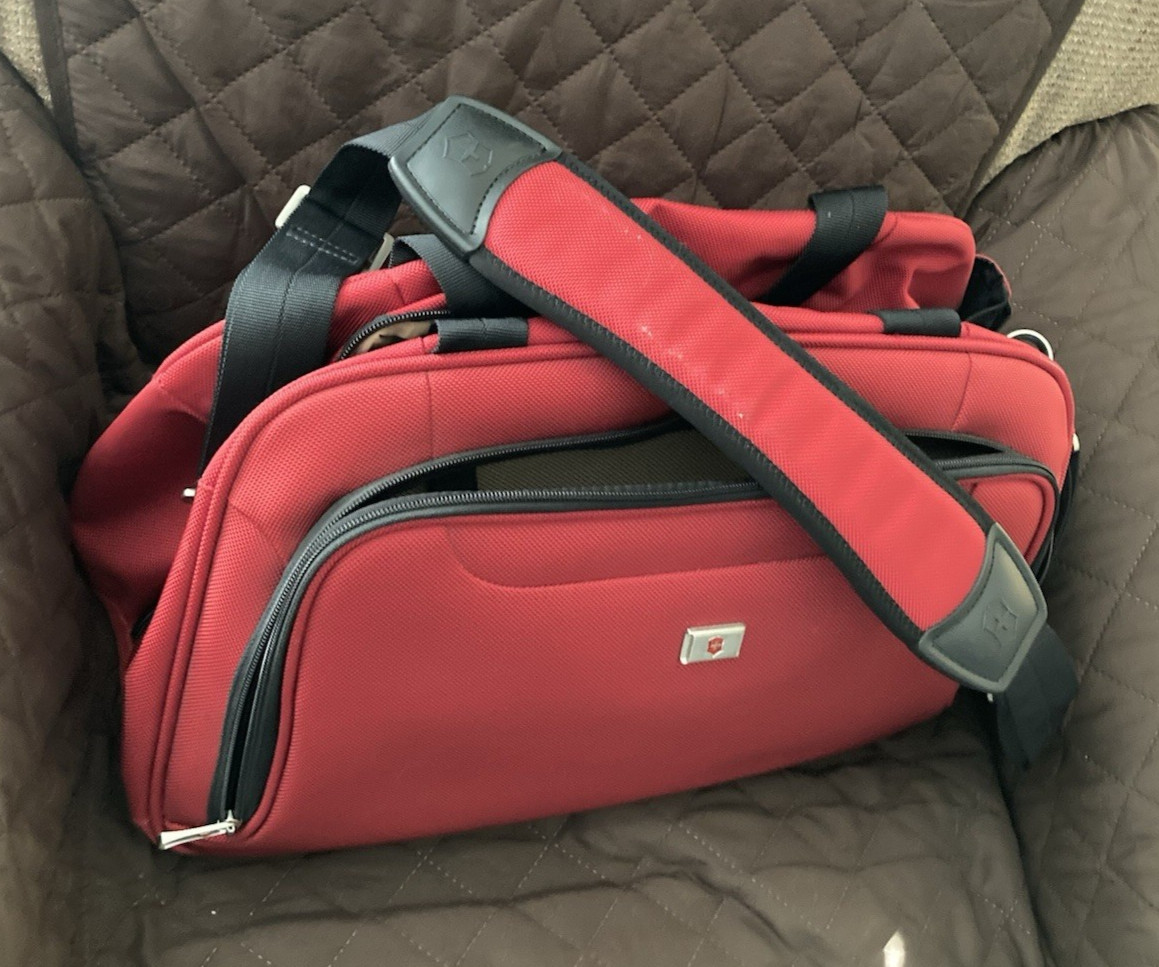 Victorinox Red Canvas Duffle Bag Luggage Carrier Zip Pockets Detachable Strap