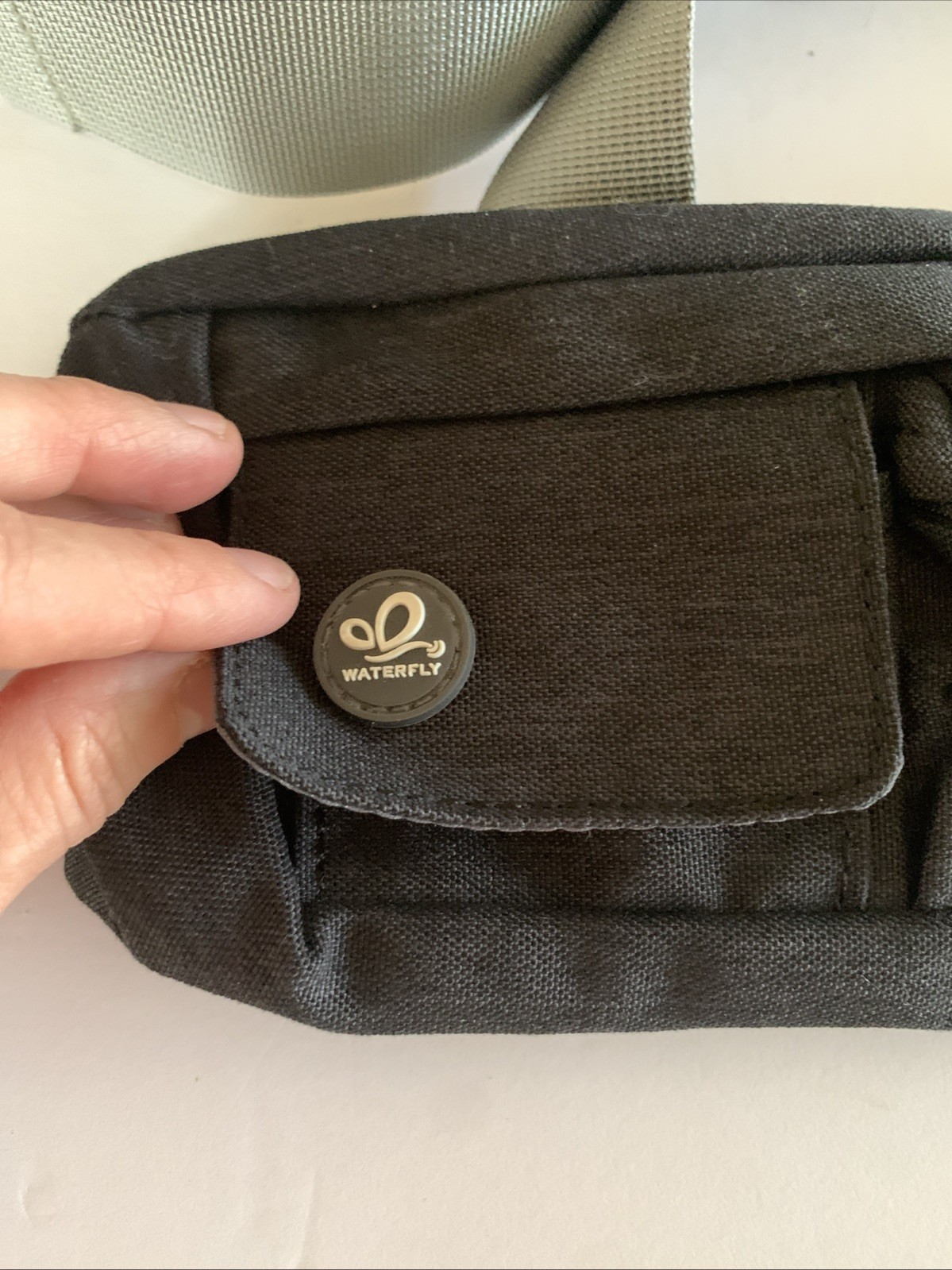 WATERFLY Fanny Pack Chest Bag Lightweight Adjustable Belt Zip Pockets Black