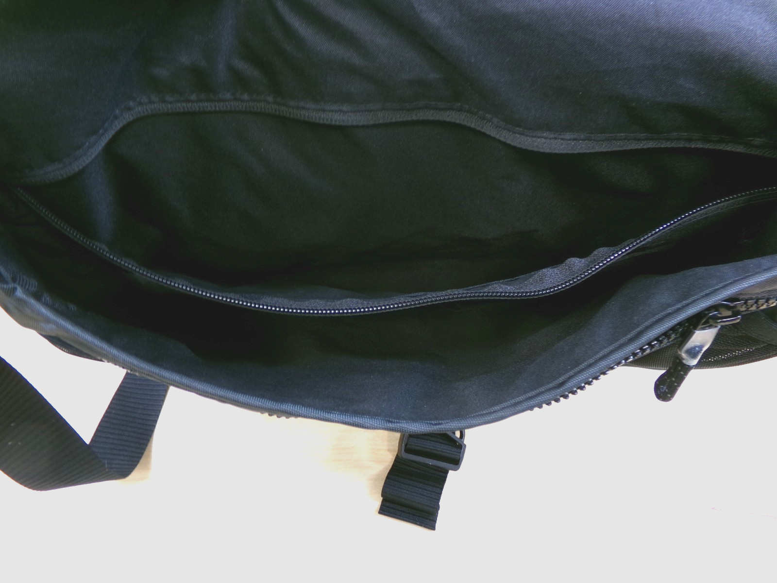 Nike Sportswear Essentials Shoulder Messenger Bag Laptop Tote Black DB0498-010