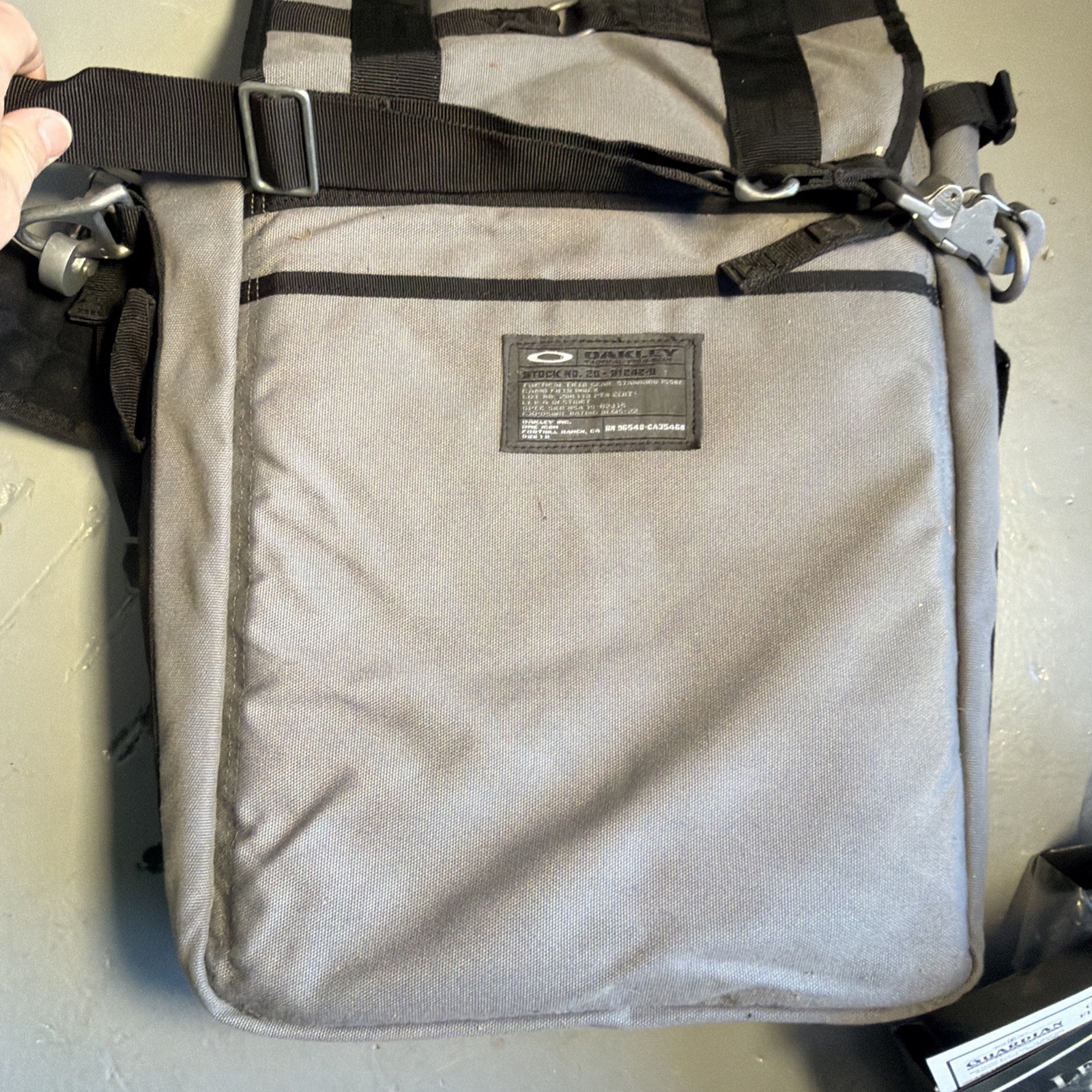 Oakley SI Tactical Field Gear Vertical Crossbody Bag