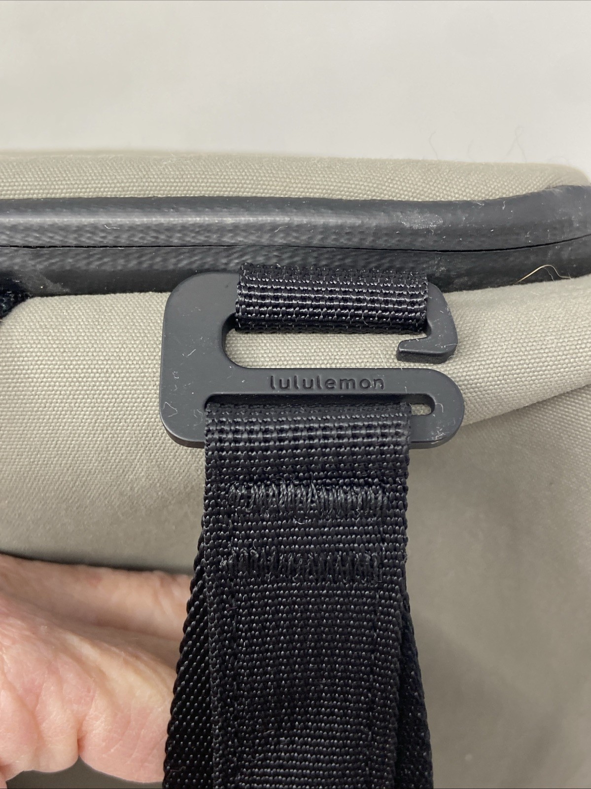 Lululemon Gray Early Embark Travel Messenger Computer Laptop Bag Cross Body EUC