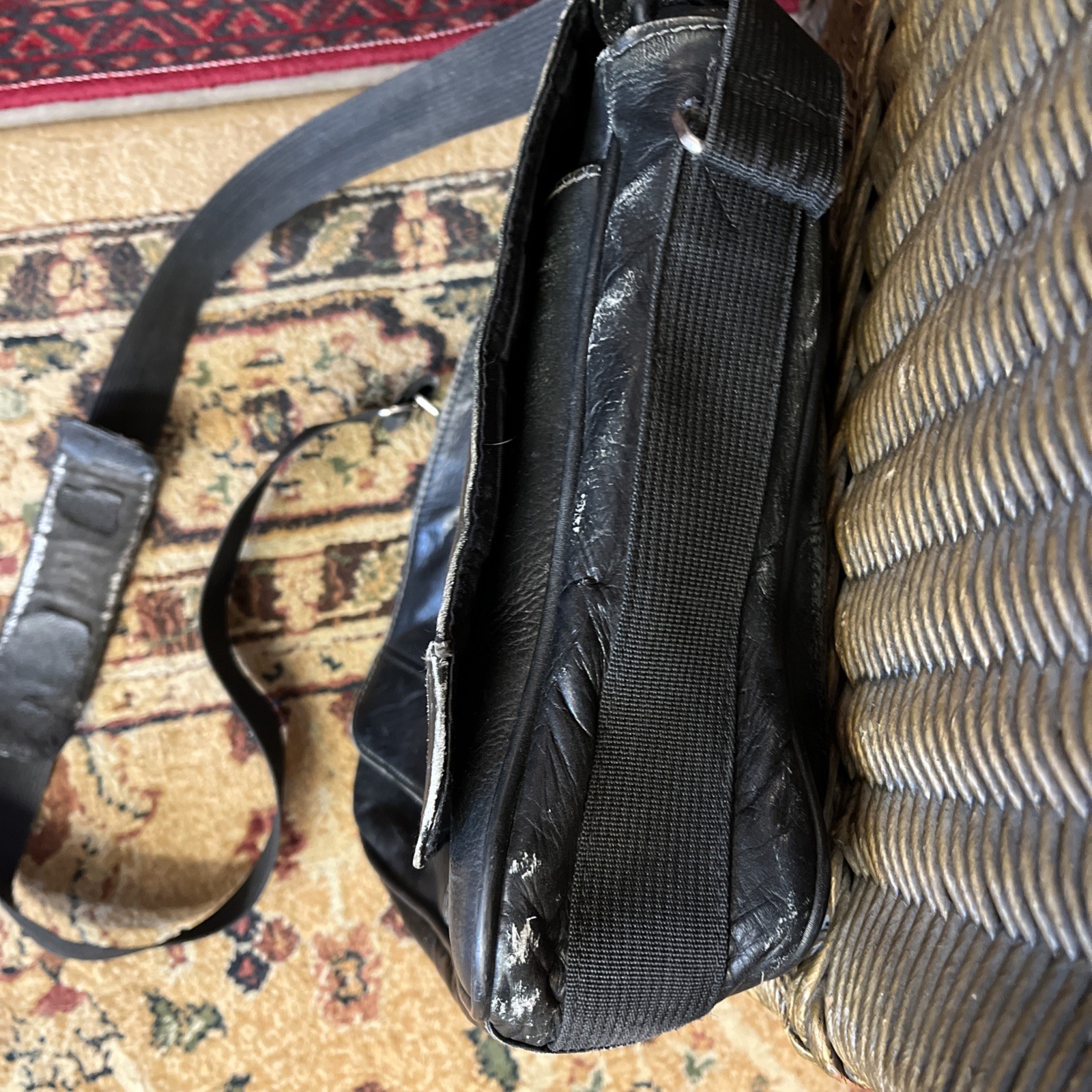 Wilsons Leather BLACK Messenger Flap BAG Distressed Grunge office School Retro
