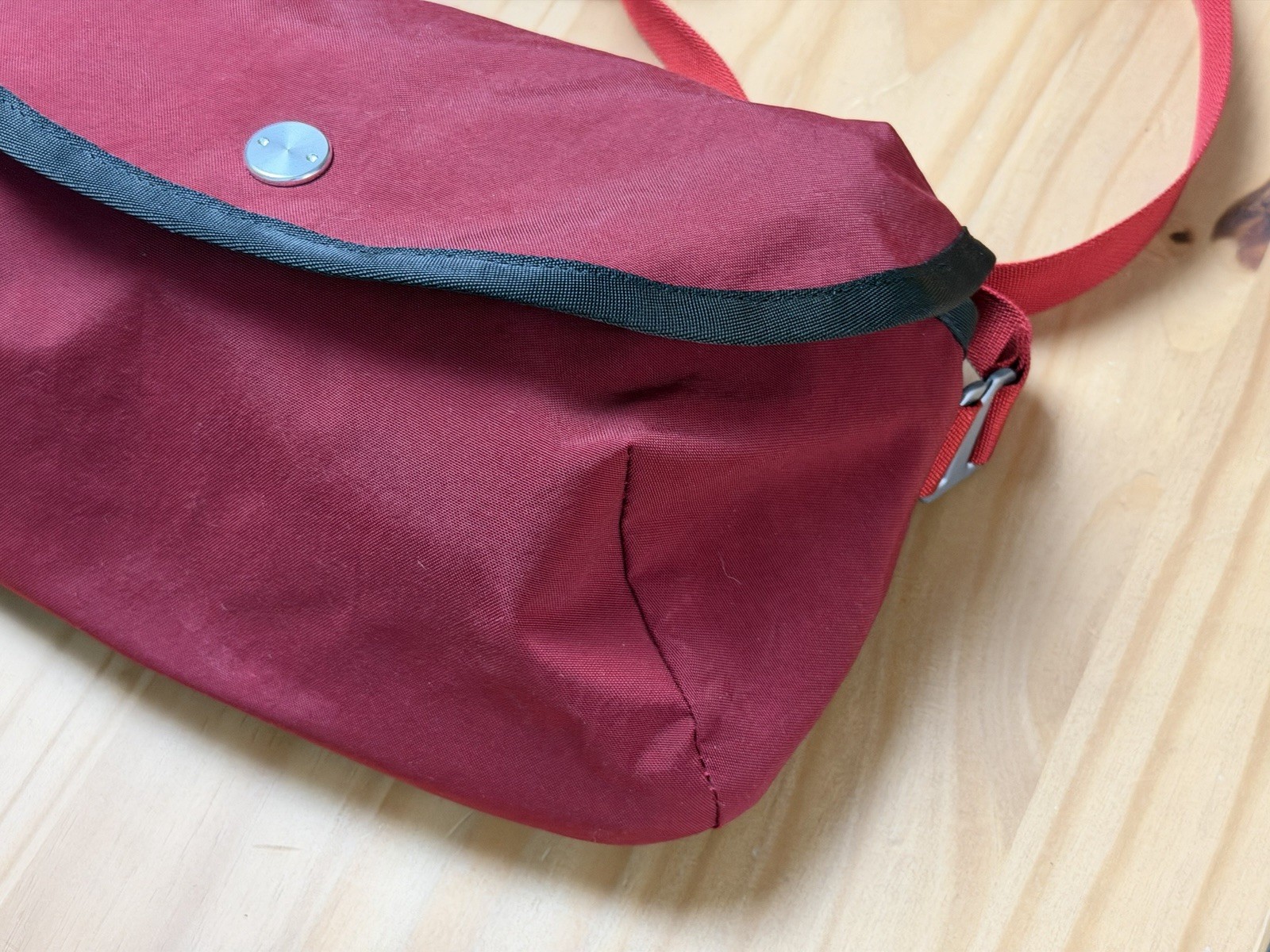 1733 Messenger Crinkle Nylon (Red Konbu, 2.5L)