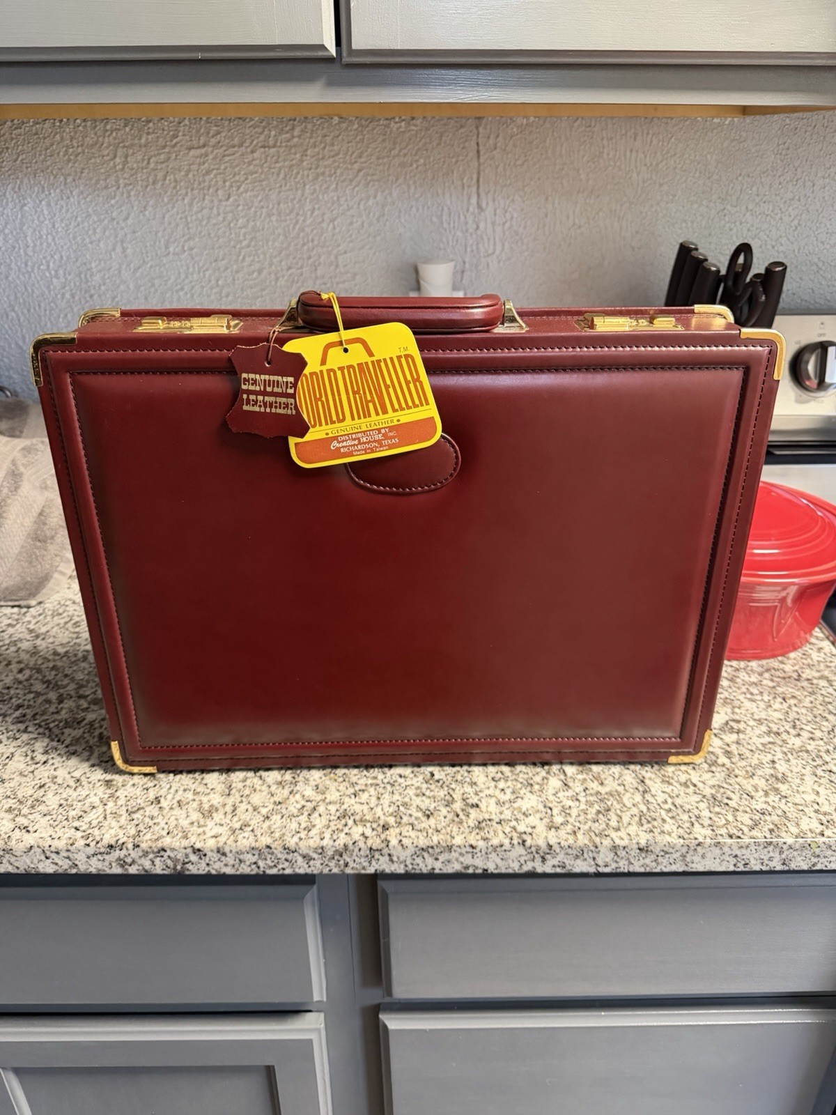 Vtg WORLD TRAVELLER Brown Leather Briefcase New Condition Combo Lock Red Velvet