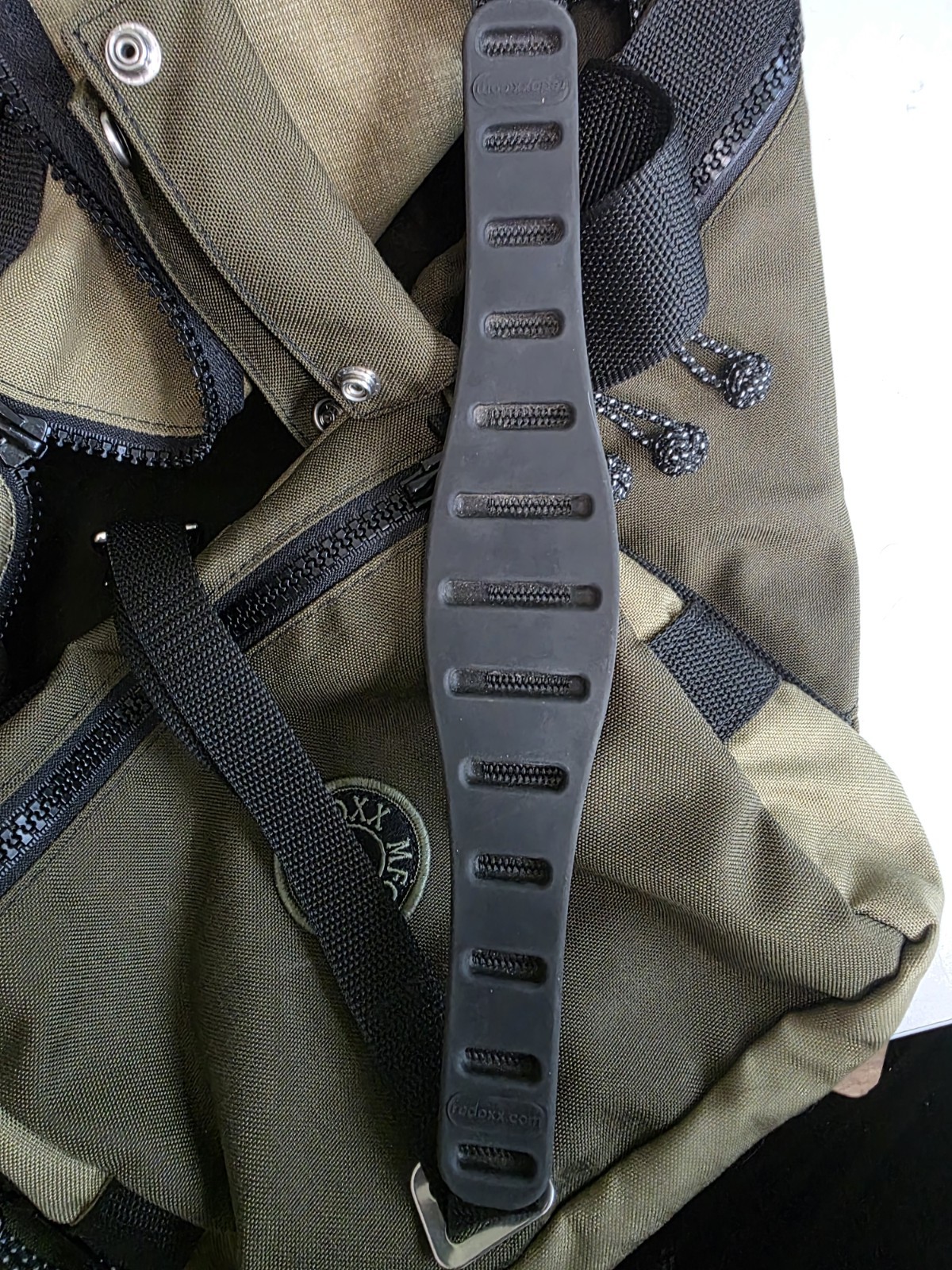 Red Oxx Safari-Beanos Bag PR5 – Olive Green- Medium Duffel with Claw Strap – USA