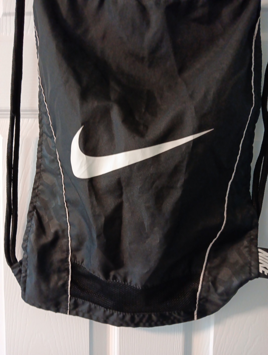Nike Bag Drawstring Football Black & White Shoe Cleat/Gym Bag 19 x 14 vented