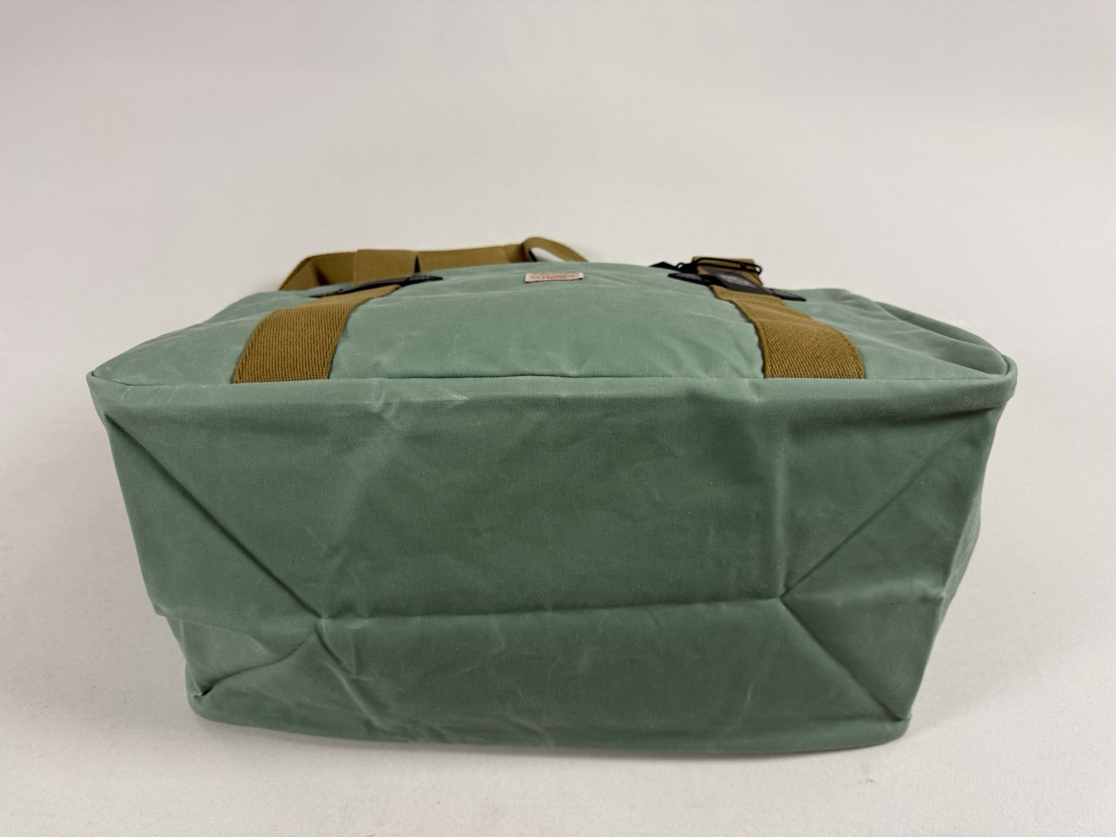 FILSON MEDIUM TIN CLOTH DUFFLE BAG GRANITE GREEN OS NWT