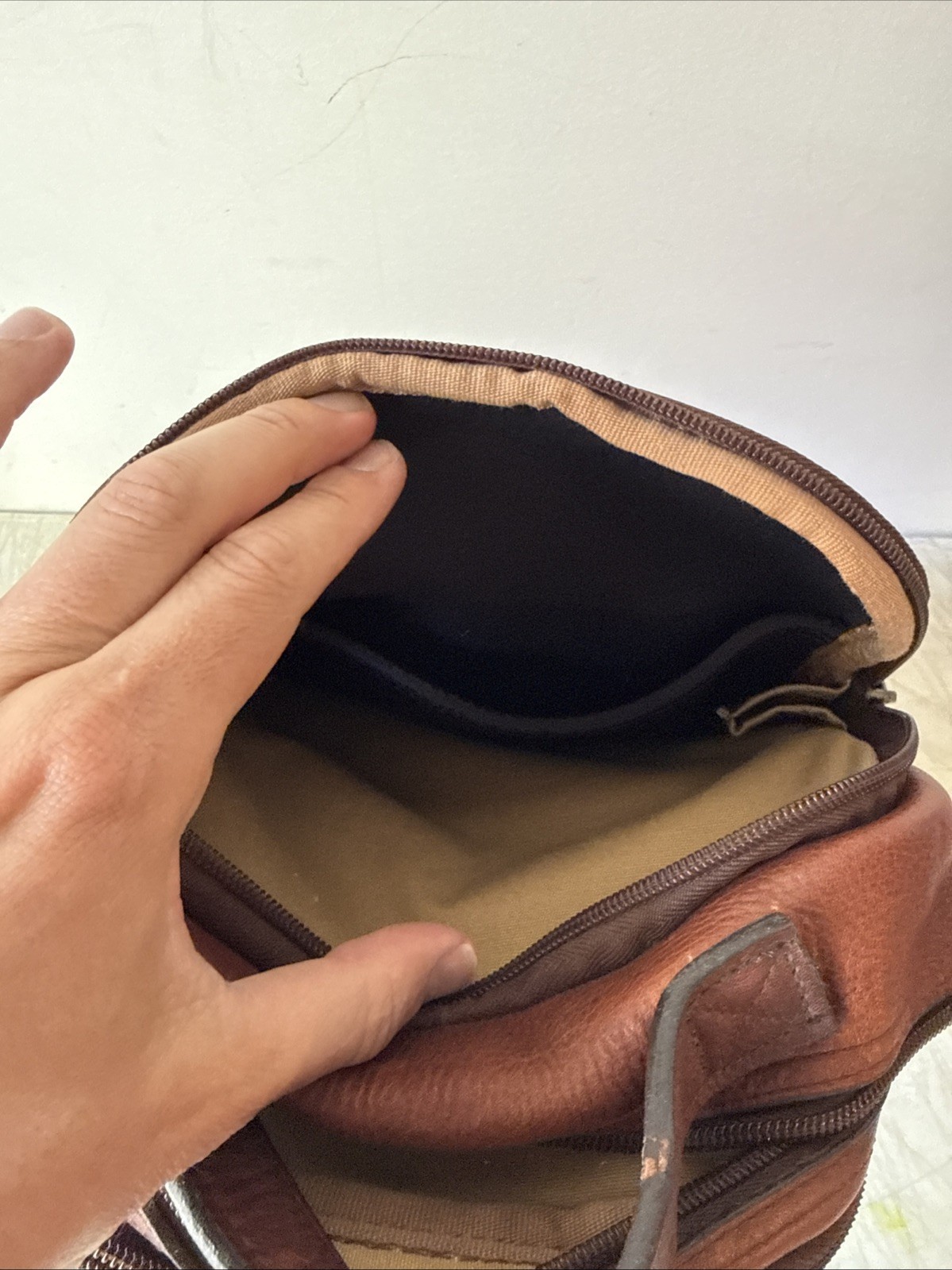 Duluth Trading Company Lifetime Leather Travel Bag Messenger Crossbody Brown