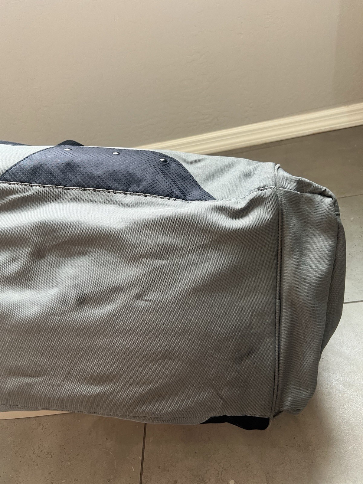 Oakley Tactical Field Weekender Boston Travel Gray Brand Logo Large Duffle Bag