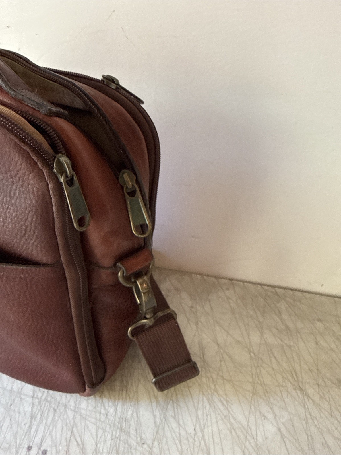 Duluth Trading Company Lifetime Leather Travel Bag Messenger Crossbody Brown