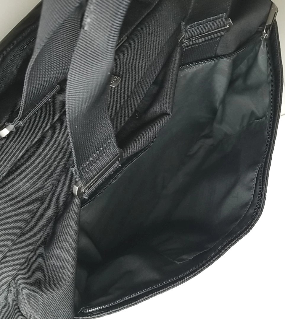 Tumi Tech Essential Gear 20″ Duffel Bag Black Nylon With Shoulder Strap 67754D