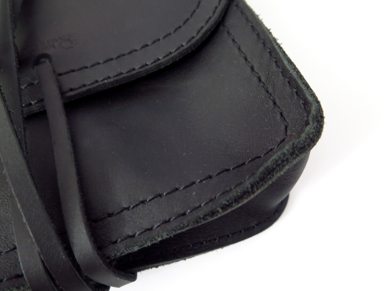 Saddleback Leather 6.5″x5.5″x1.5″ CLASSIC CABLE BAG Black