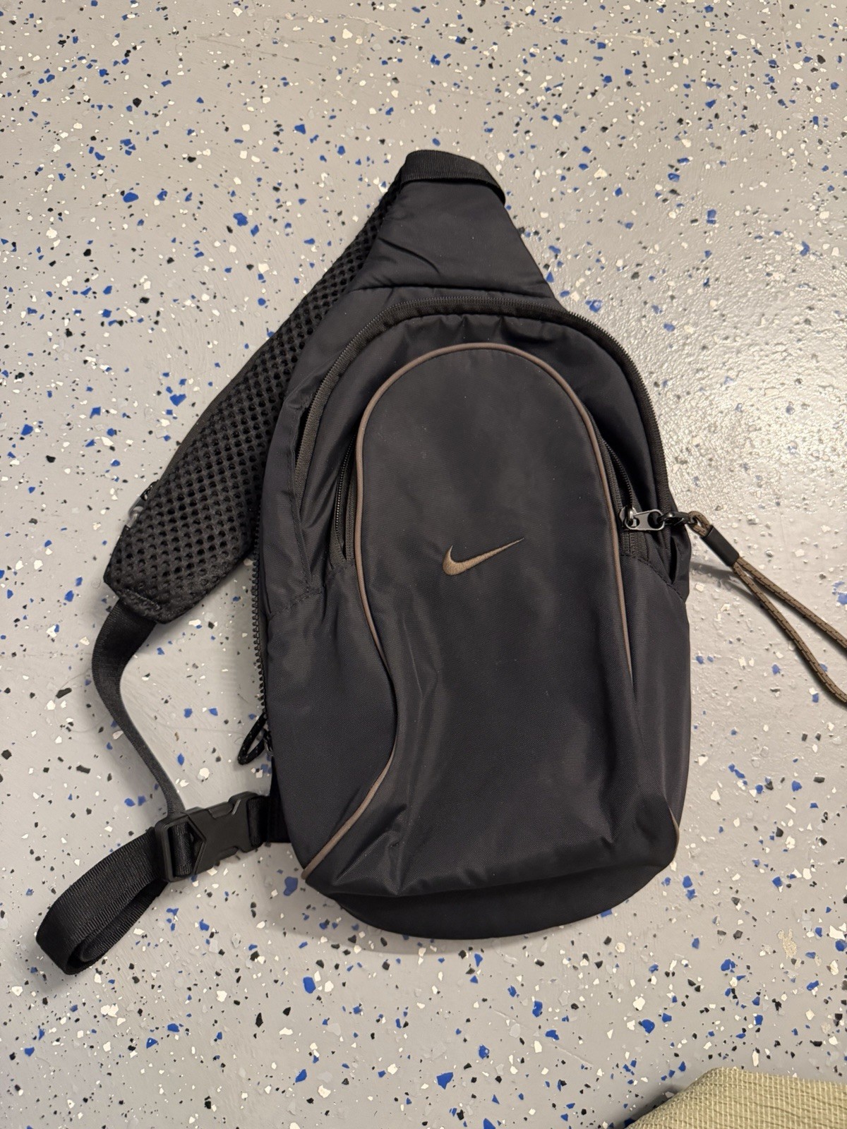 Nike Black Men’s Sling Crossbody Backpack Bag, Single Strap, Zip Closure