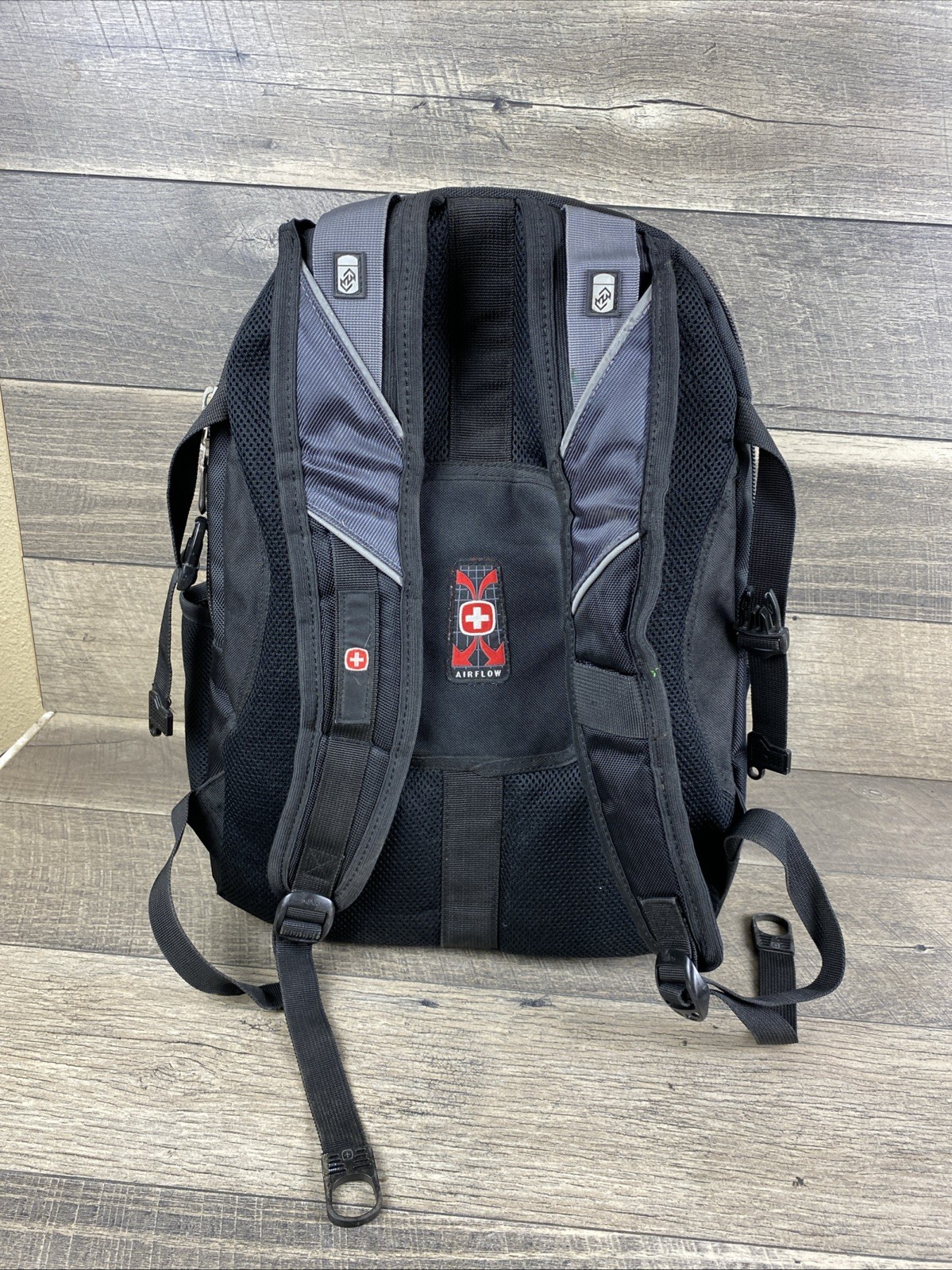 SWISSGEAR AIRFLOW BLACK & GRAY SCHOOL TRAVEL BACKPACK BAG