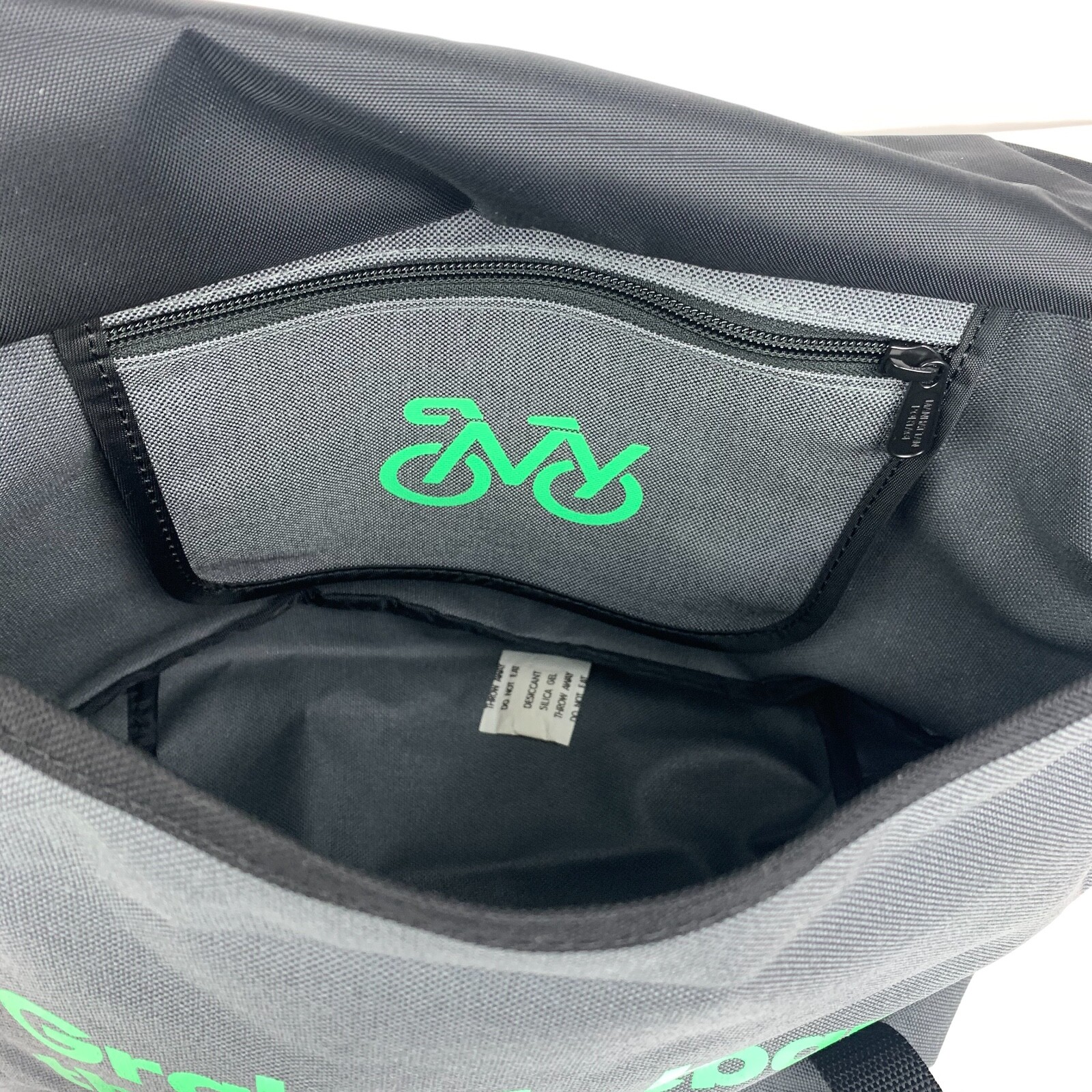 NEW Manhattan Portage Bike New York Straphanger Messenger Bag Green Grey BIKENY