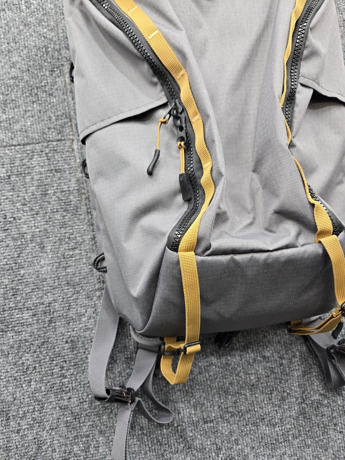Victorinox Swiss Army Backpack Gray Compact Daypack Hiking Travel