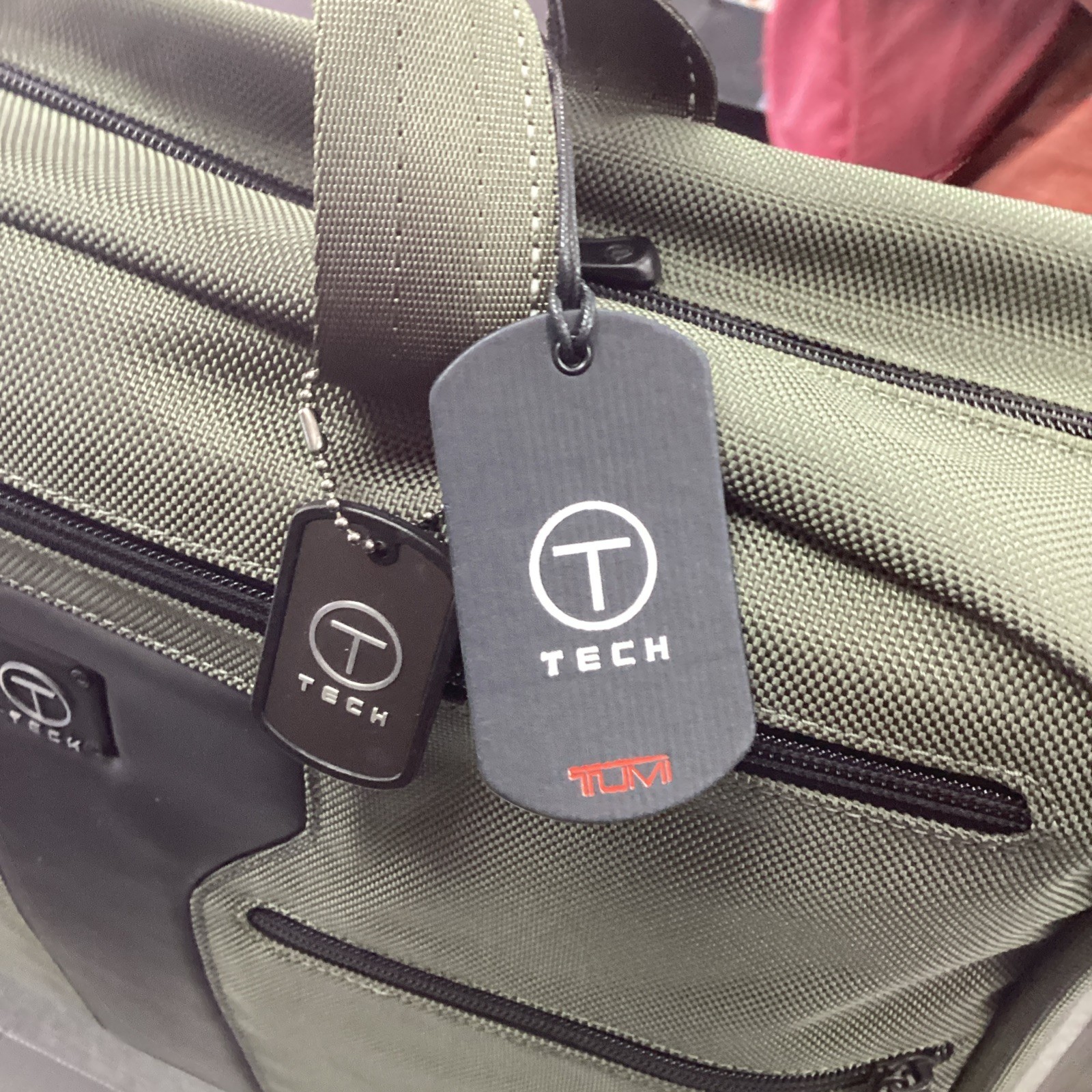 Tumi Tech Travel Olibe Green Laptop Multi Pocket Messenger Bag (pu220
