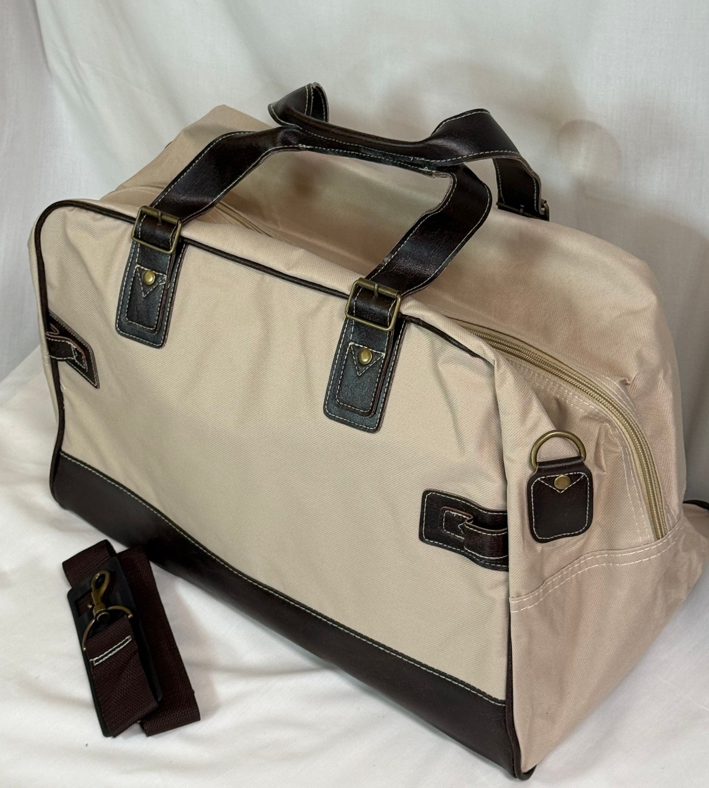 NWT GNBI Duffle Gym Carry On Weekender Travel Bag – Tan and Brown – Nice!