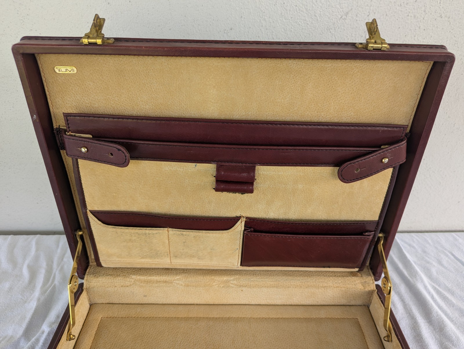 VTG TUMI Leather Attache Briefcase Burgundy Red Combination Lock Organizer Case