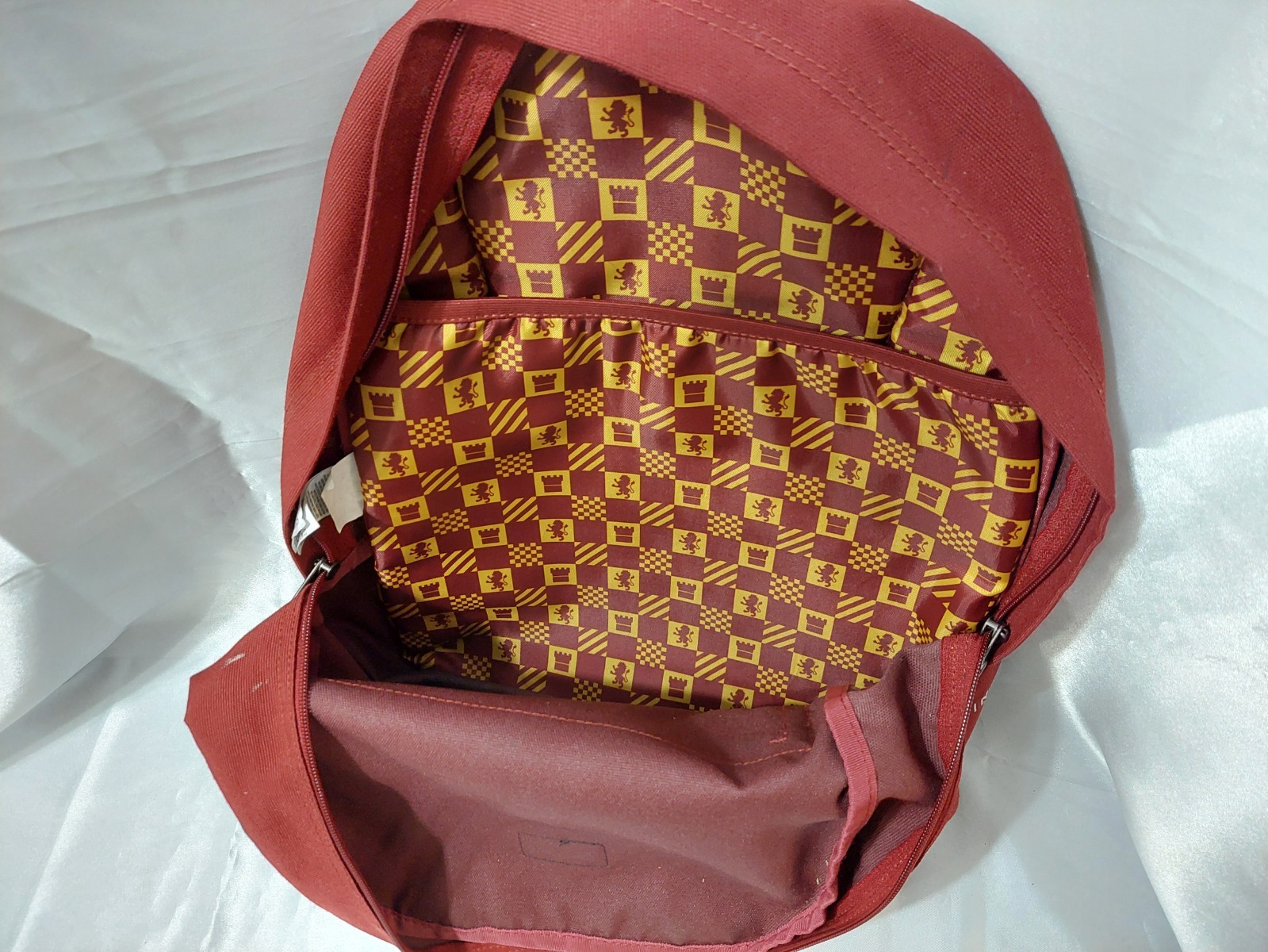 VANS X HARRY POTTER OLD SKOOL III GRYFFINDOR BACKPACK 16″ HIGH PRE-OWNED