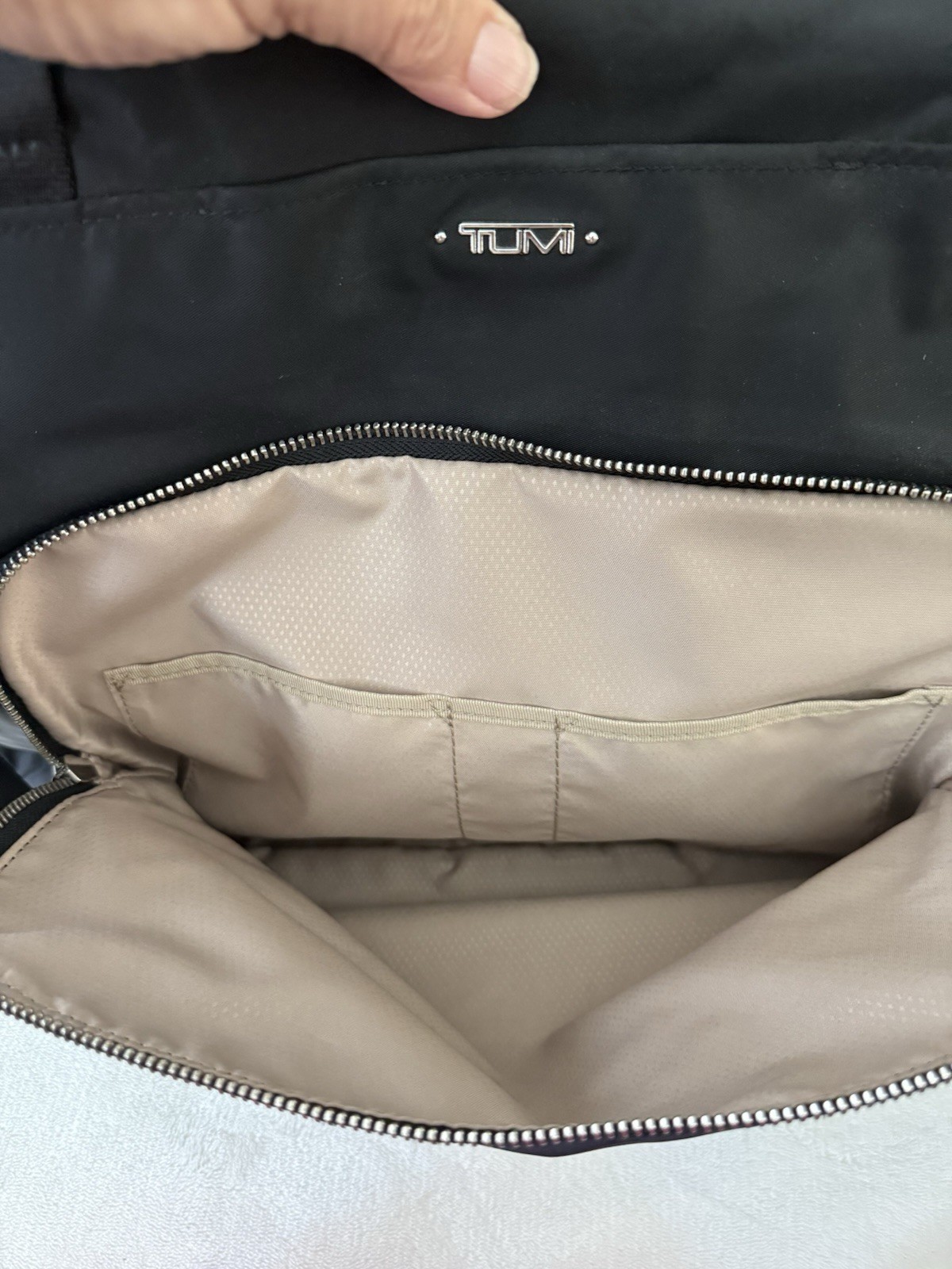 Tumi Voyageur Classic 17.0” WEEKENDER DUFFEL Bag – BLACK w/ SILVER