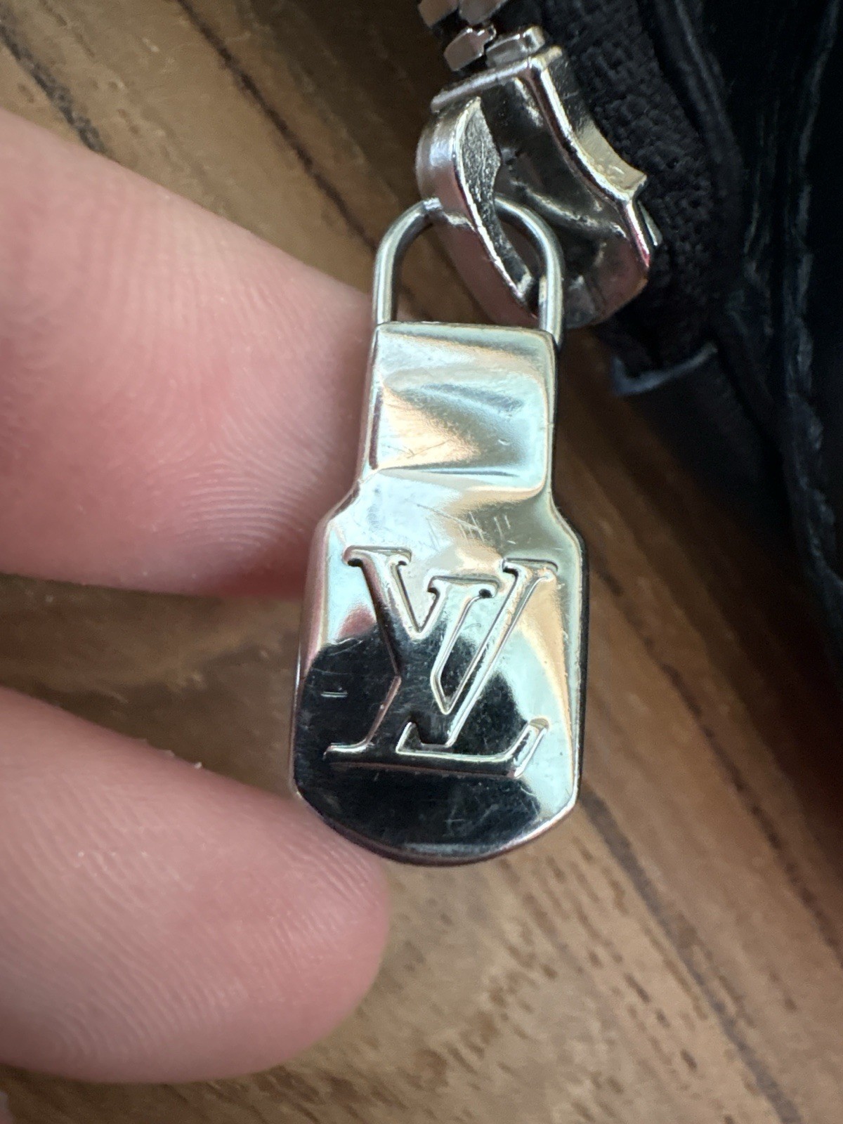 Authentic Louis Vuitton Avenue Sling Bag