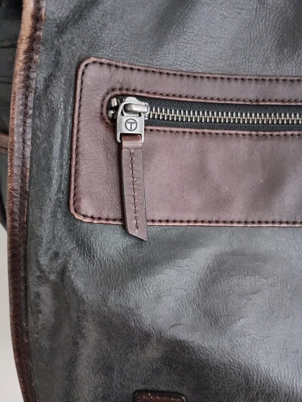 Tumi T-Tech Leather Messenger Bag Flap Zipper Snap Laptop Travel School Brown