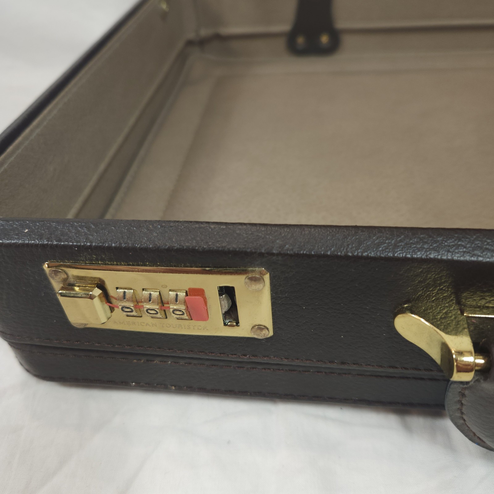 American Tourister Brown Hard-Sided Briefcase Attache Combo Lock Latch Organizer