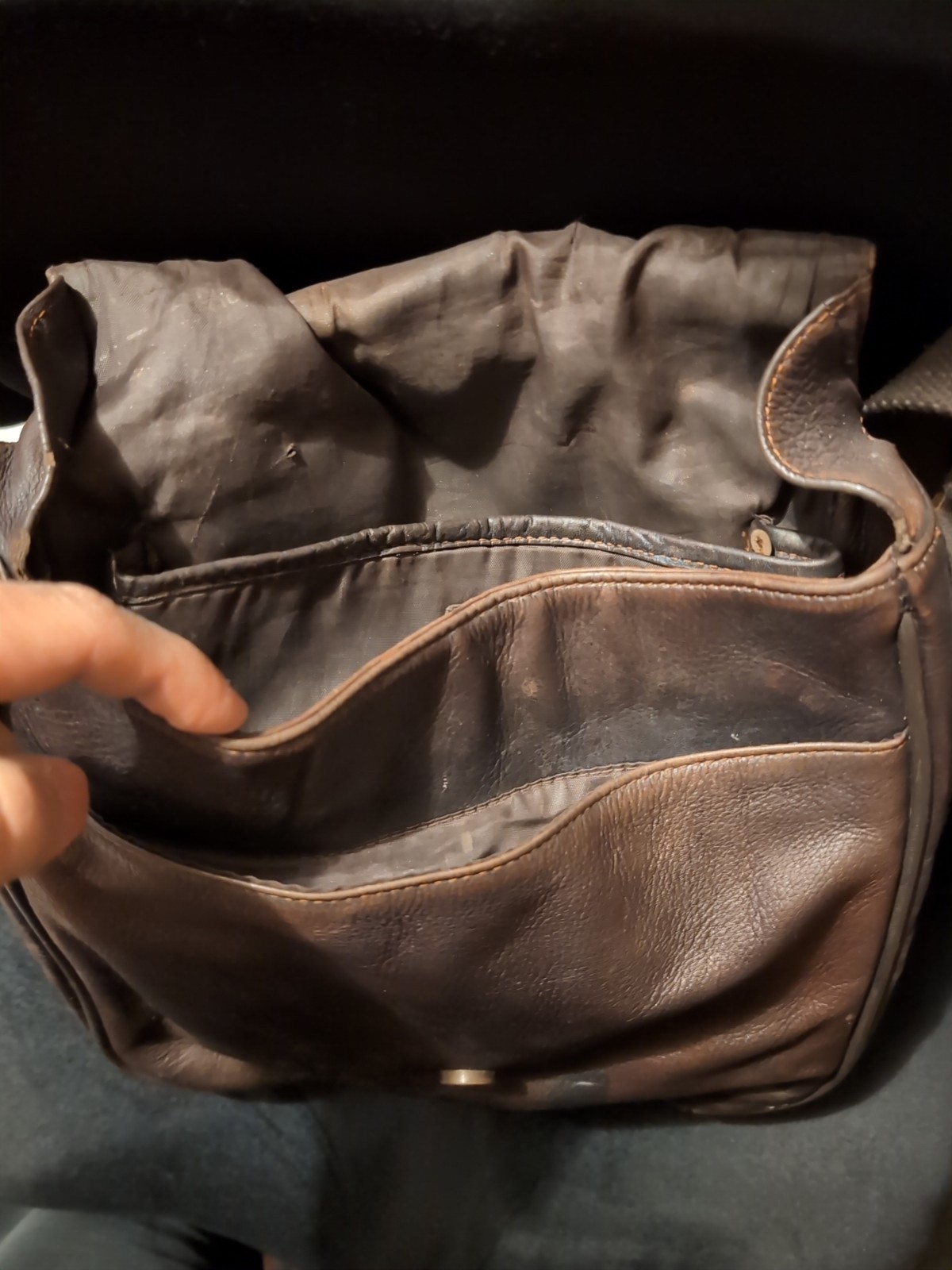 Kenneth Cole Reaction Genuine Leather Bag Brown