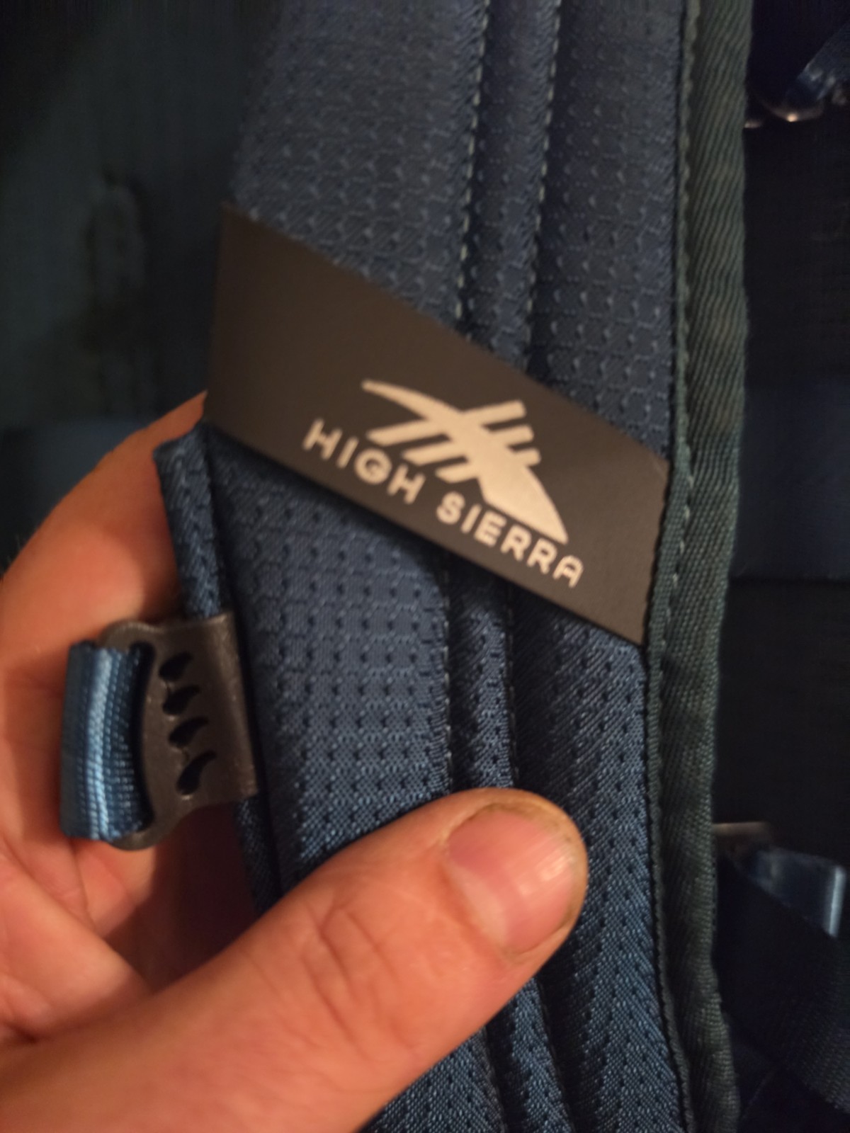High Siera Travel Backpack, 2-Inch Expansion, WetPak Pockets, 20″ Laptop Slot