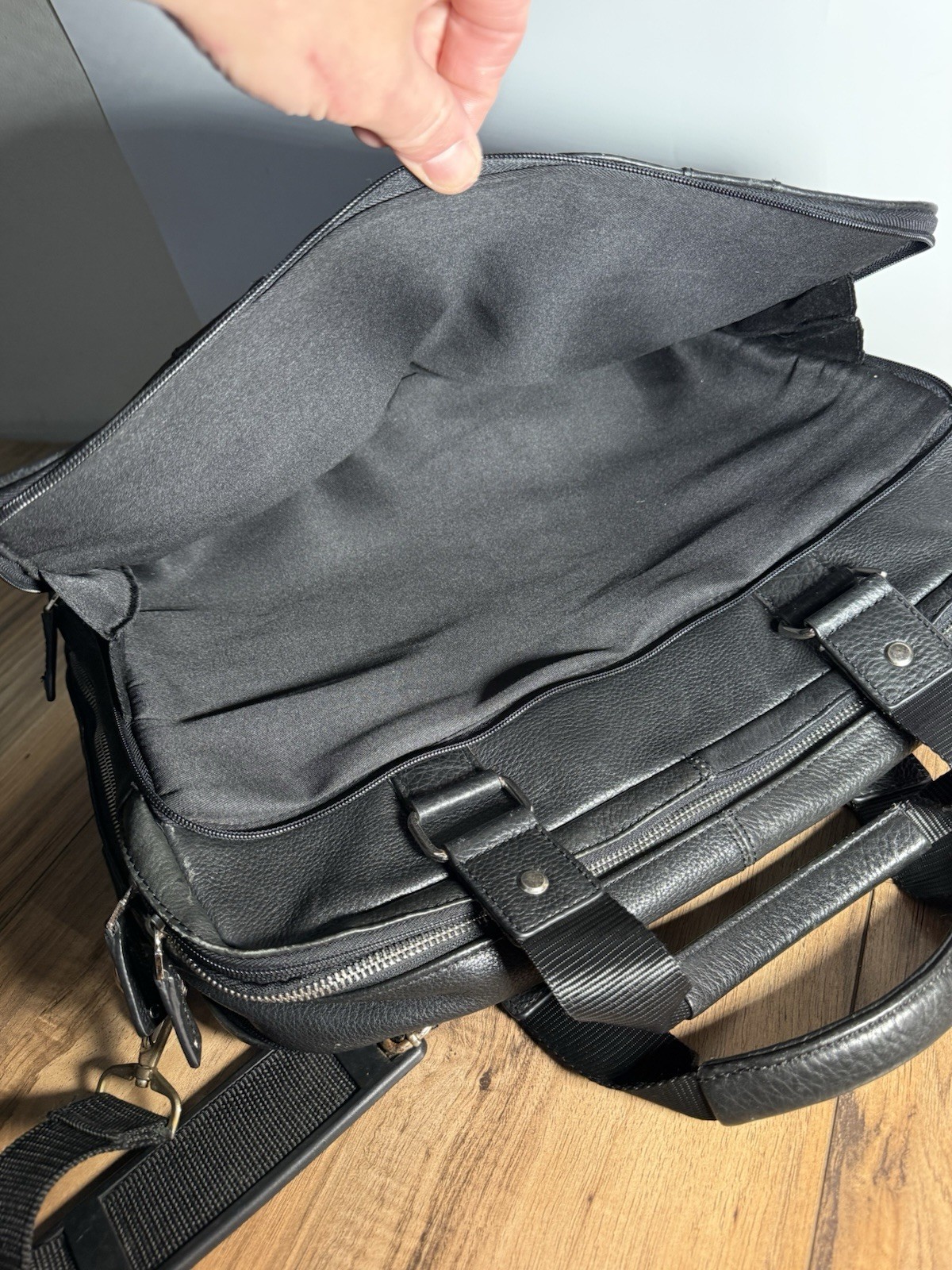 Bosca Full Grain Black Leather Monfrini Stringer Briefcase Laptop Messenger Bag